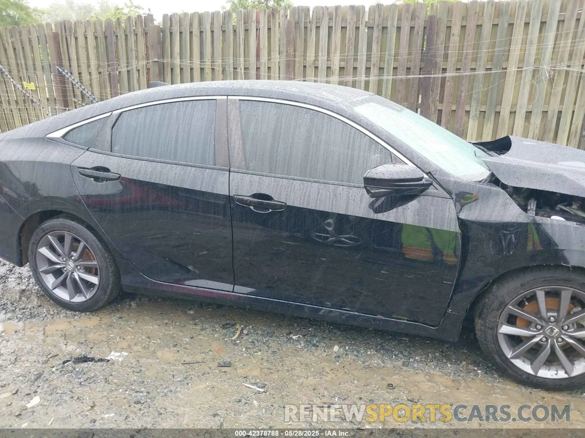13 Photograph of a damaged car 19XFC1F33LE013524 HONDA CIVIC 2020