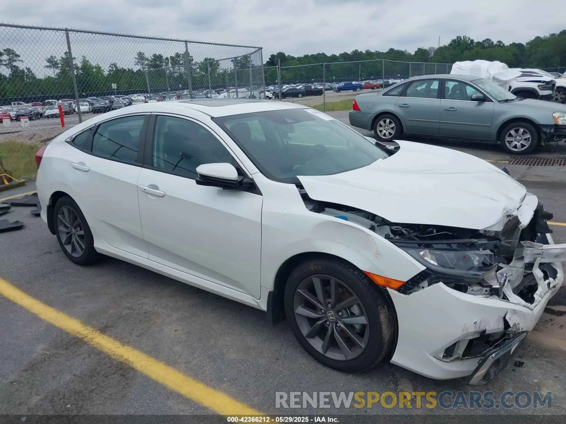 1 Photograph of a damaged car 19XFC1F33LE014933 HONDA CIVIC 2020