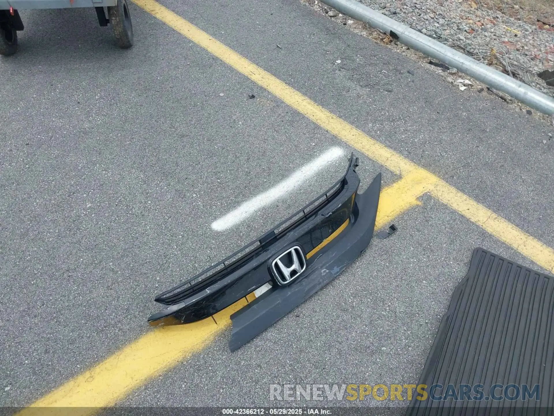 12 Photograph of a damaged car 19XFC1F33LE014933 HONDA CIVIC 2020
