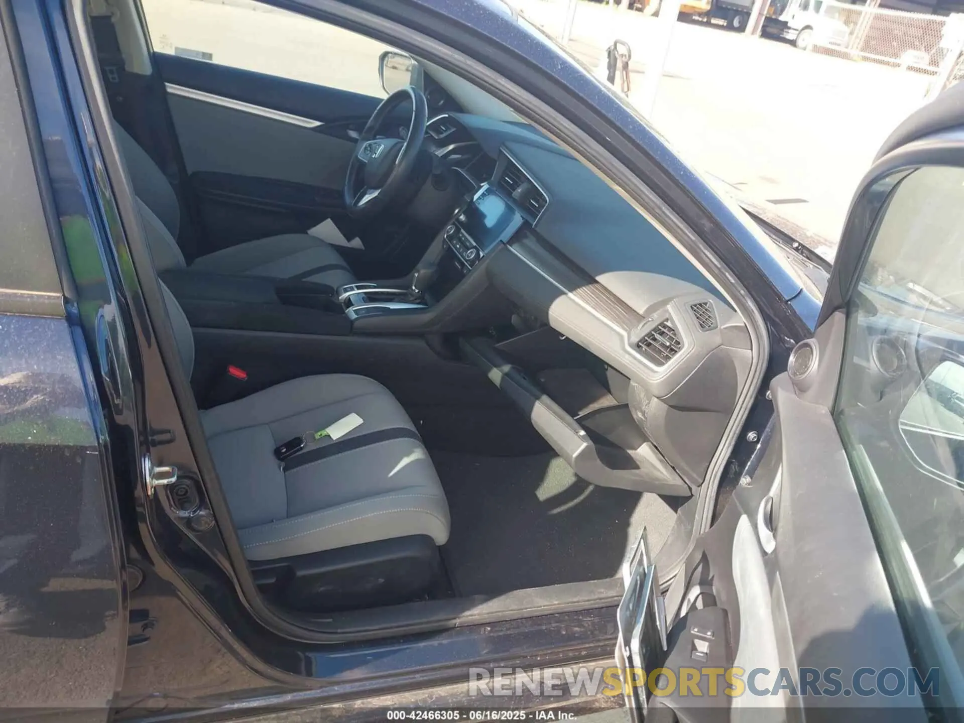 5 Photograph of a damaged car 19XFC1F34LE008249 HONDA CIVIC 2020