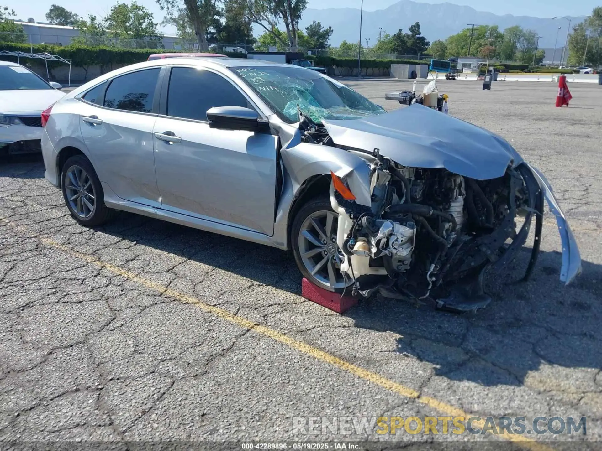 1 Photograph of a damaged car 19XFC1F36LE214639 HONDA CIVIC 2020