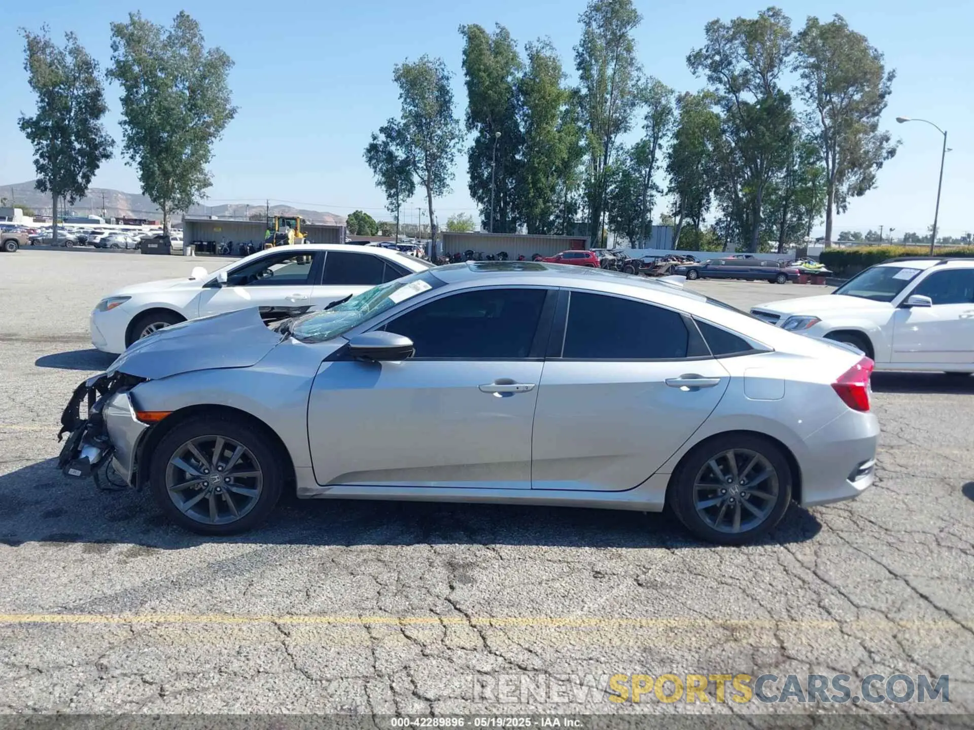 13 Photograph of a damaged car 19XFC1F36LE214639 HONDA CIVIC 2020
