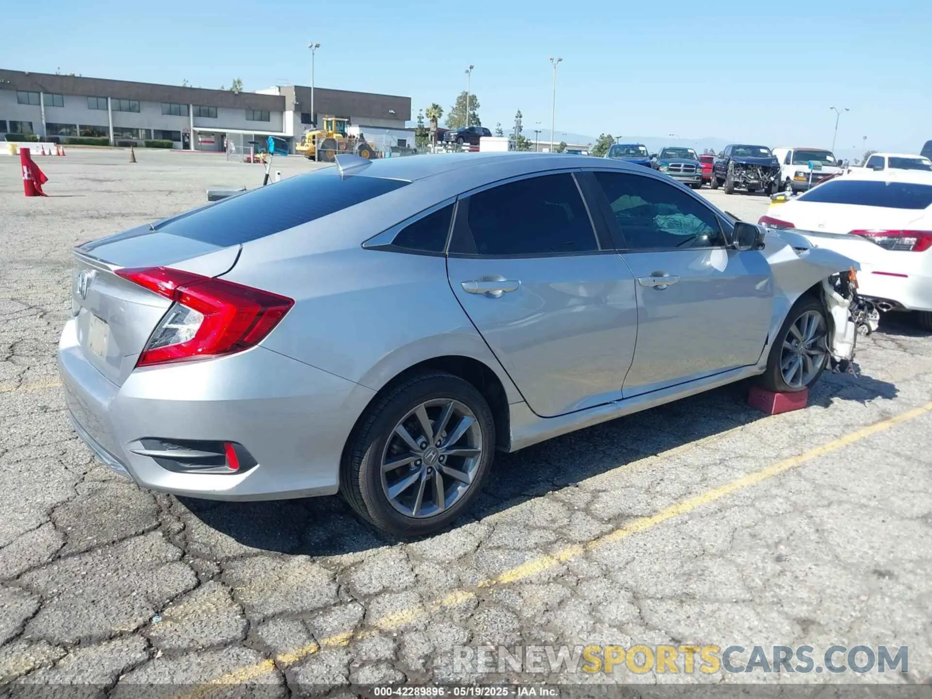 4 Photograph of a damaged car 19XFC1F36LE214639 HONDA CIVIC 2020