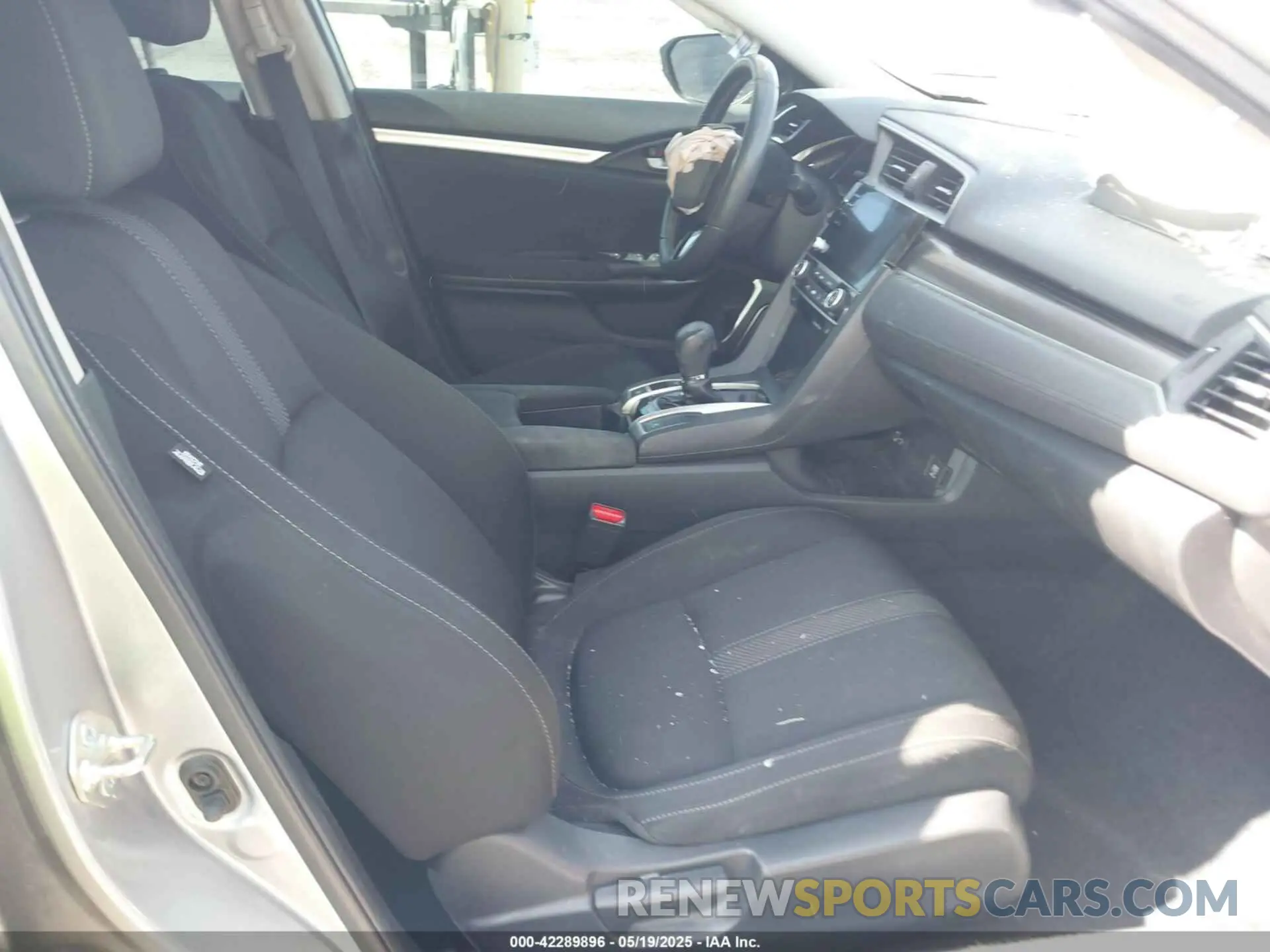 5 Photograph of a damaged car 19XFC1F36LE214639 HONDA CIVIC 2020