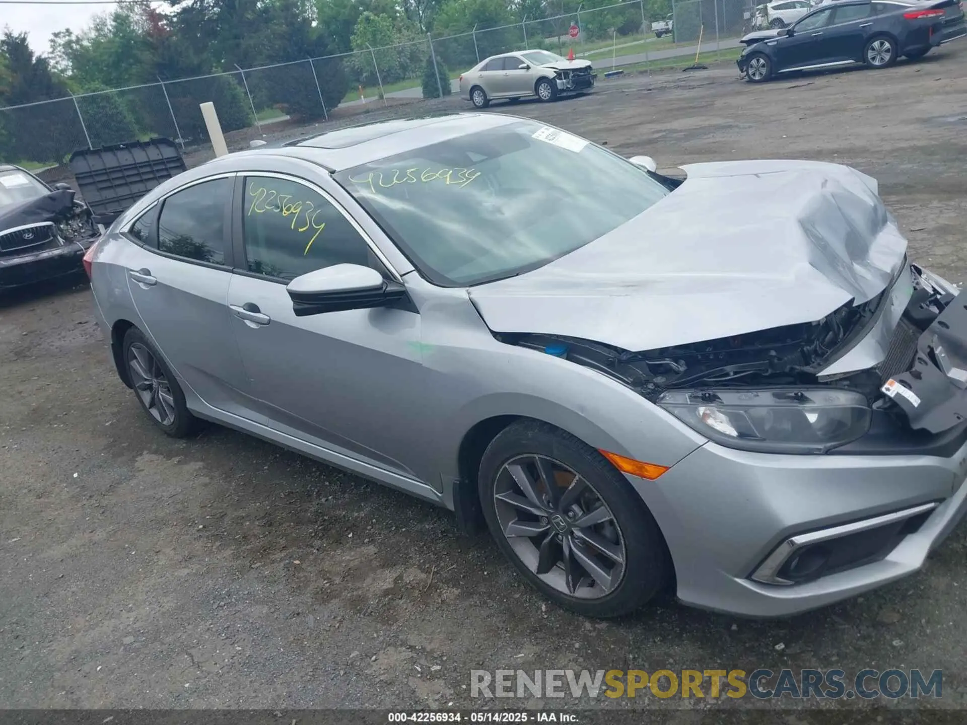 1 Photograph of a damaged car 19XFC1F37LE010982 HONDA CIVIC 2020