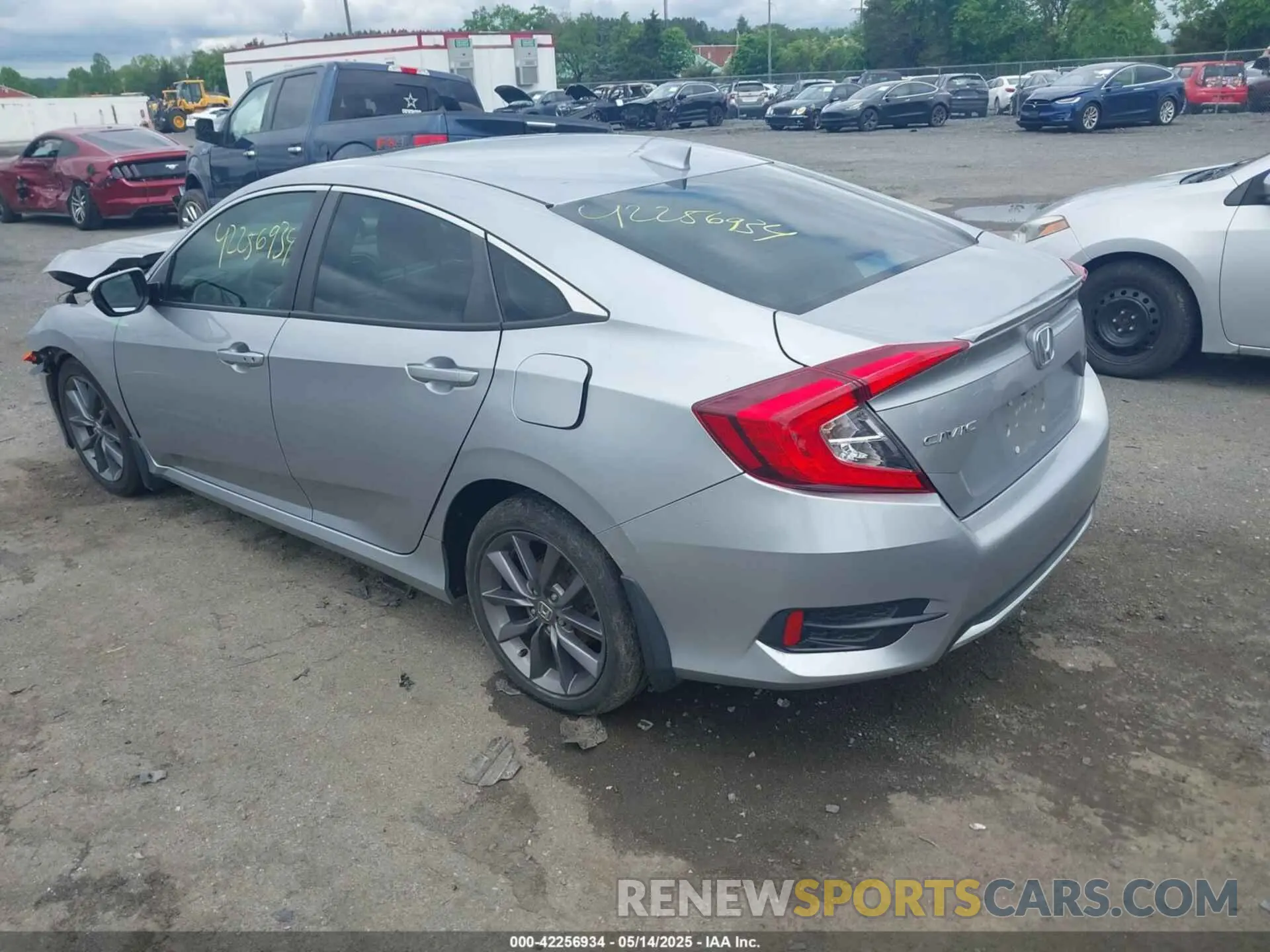 3 Photograph of a damaged car 19XFC1F37LE010982 HONDA CIVIC 2020