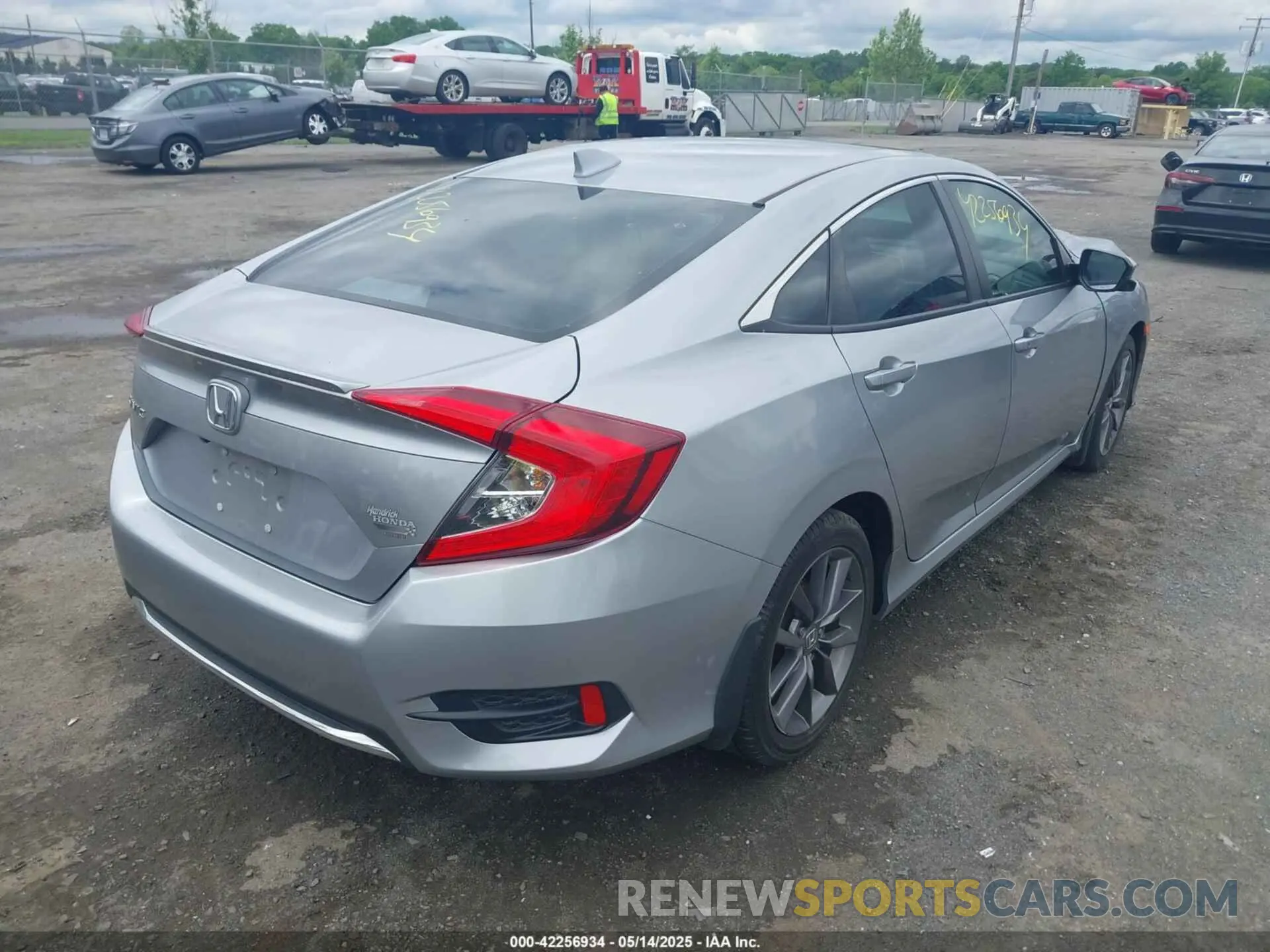 4 Photograph of a damaged car 19XFC1F37LE010982 HONDA CIVIC 2020