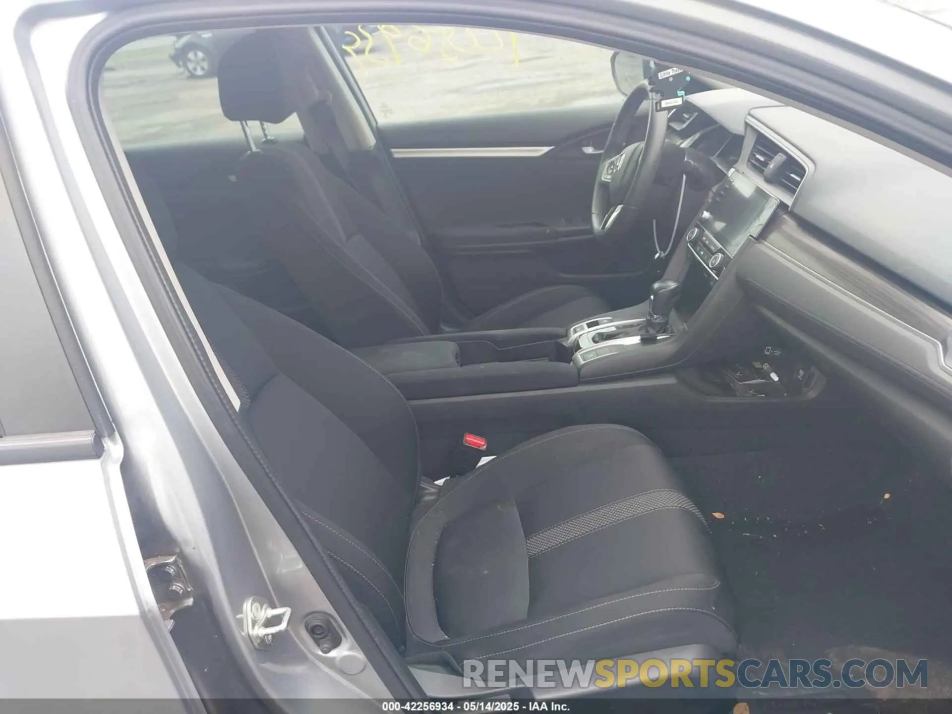 5 Photograph of a damaged car 19XFC1F37LE010982 HONDA CIVIC 2020
