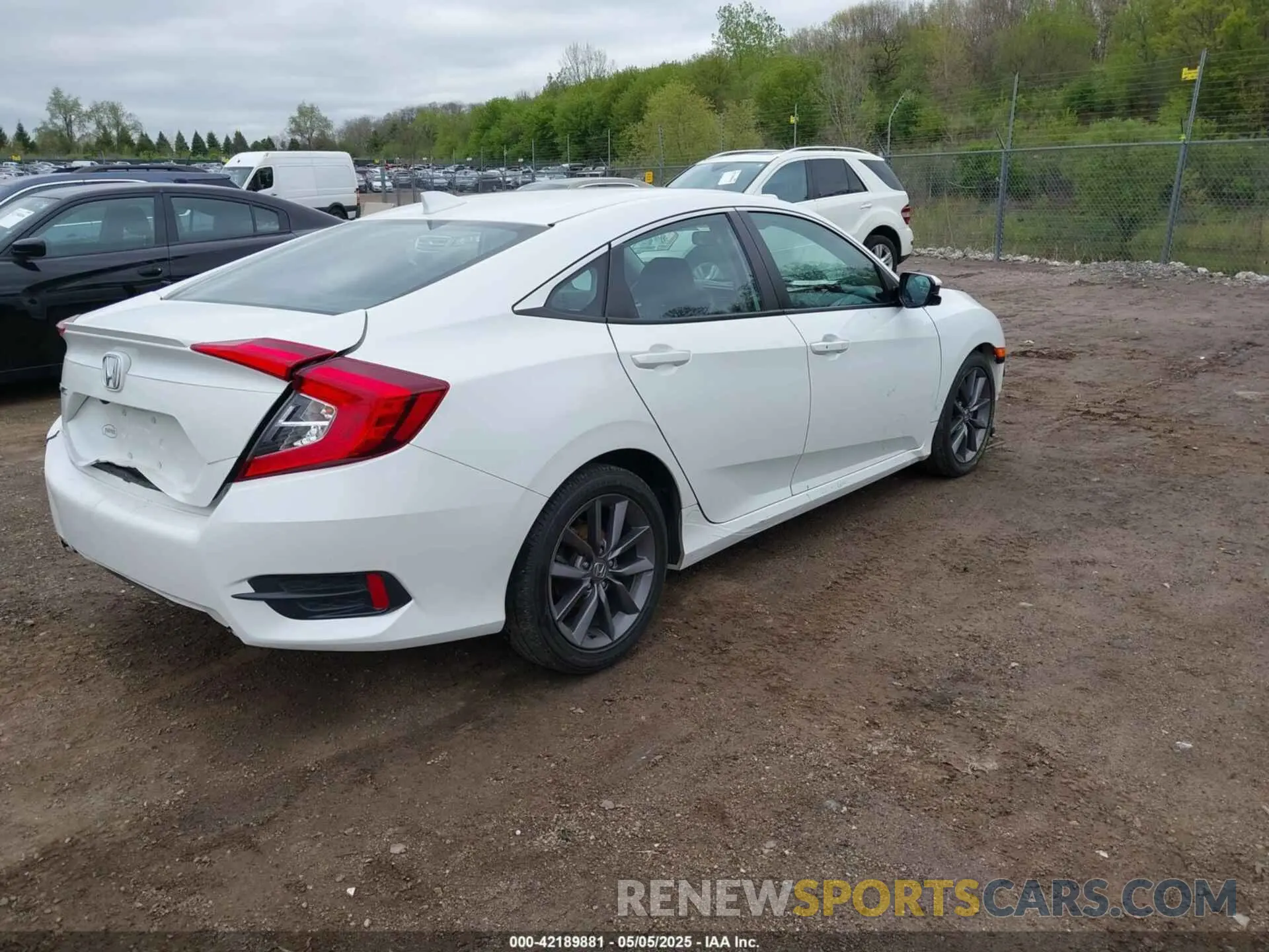 4 Photograph of a damaged car 19XFC1F37LE014921 HONDA CIVIC 2020