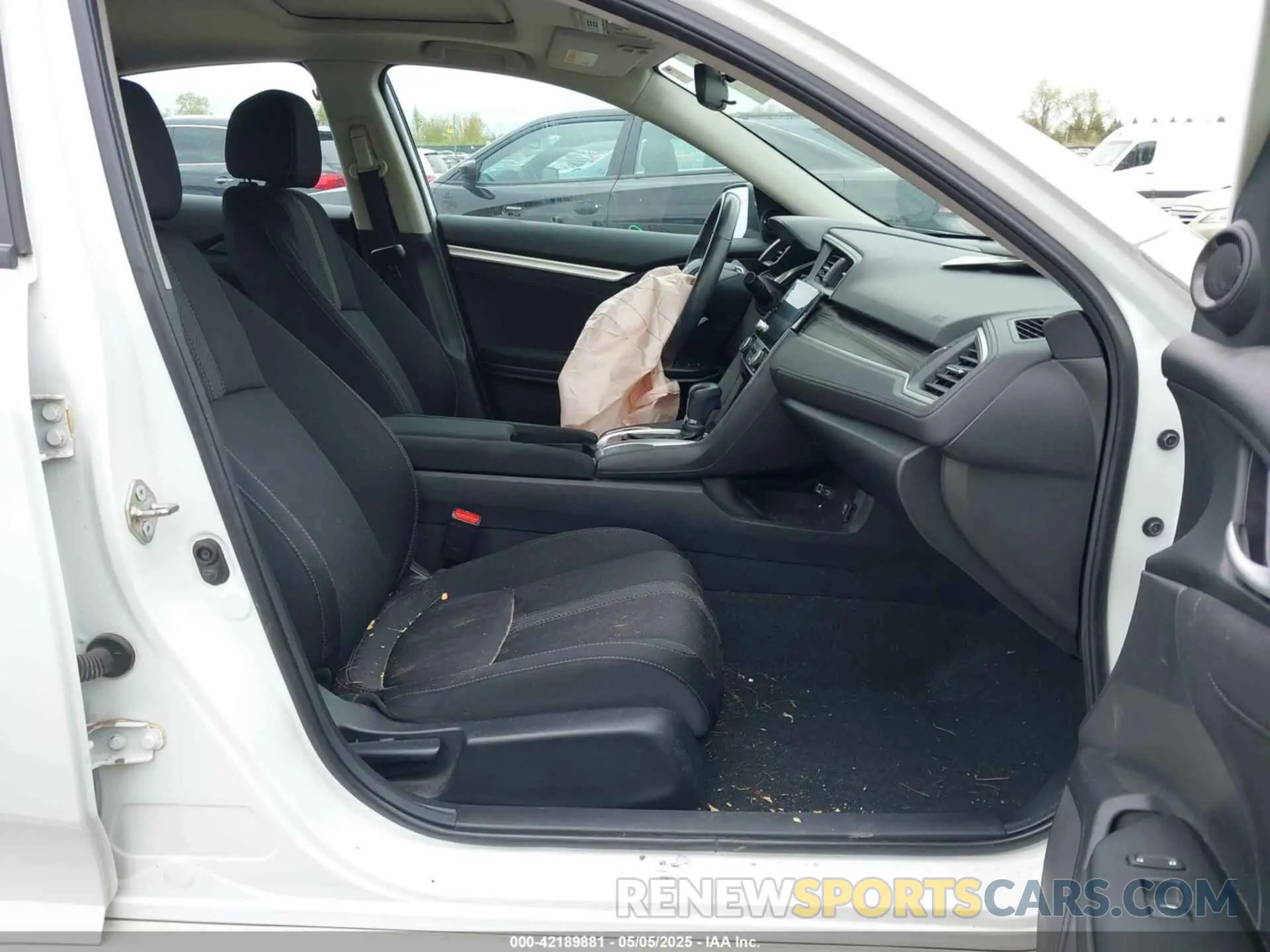 5 Photograph of a damaged car 19XFC1F37LE014921 HONDA CIVIC 2020