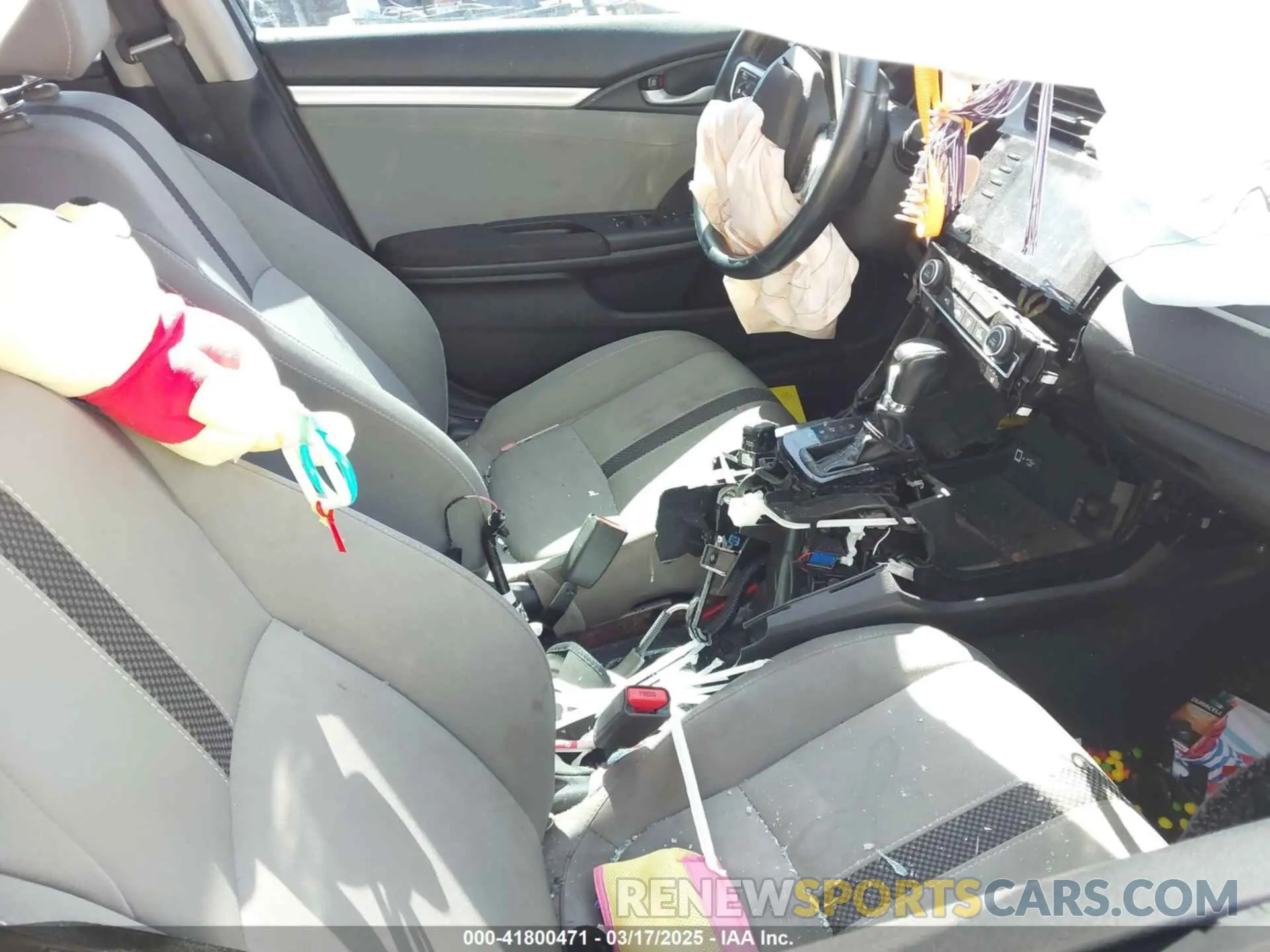 5 Photograph of a damaged car 19XFC1F37LE015499 HONDA CIVIC 2020