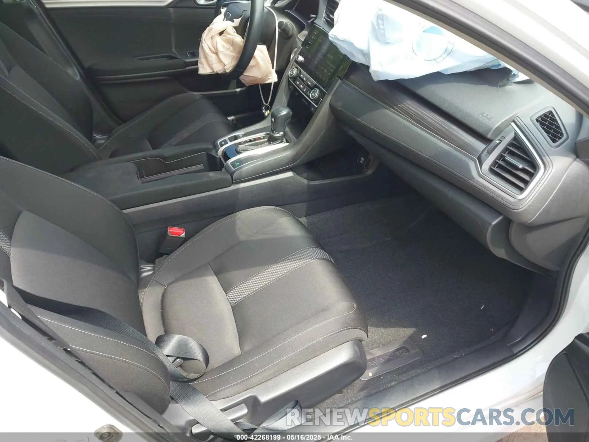 5 Photograph of a damaged car 19XFC1F37LE211832 HONDA CIVIC 2020