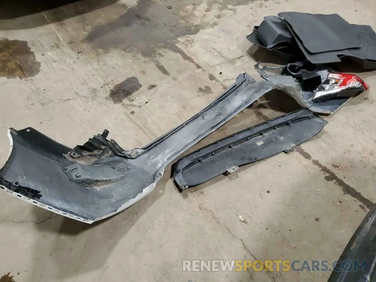 12 Photograph of a damaged car 19XFC1F37LE213550 HONDA CIVIC 2020