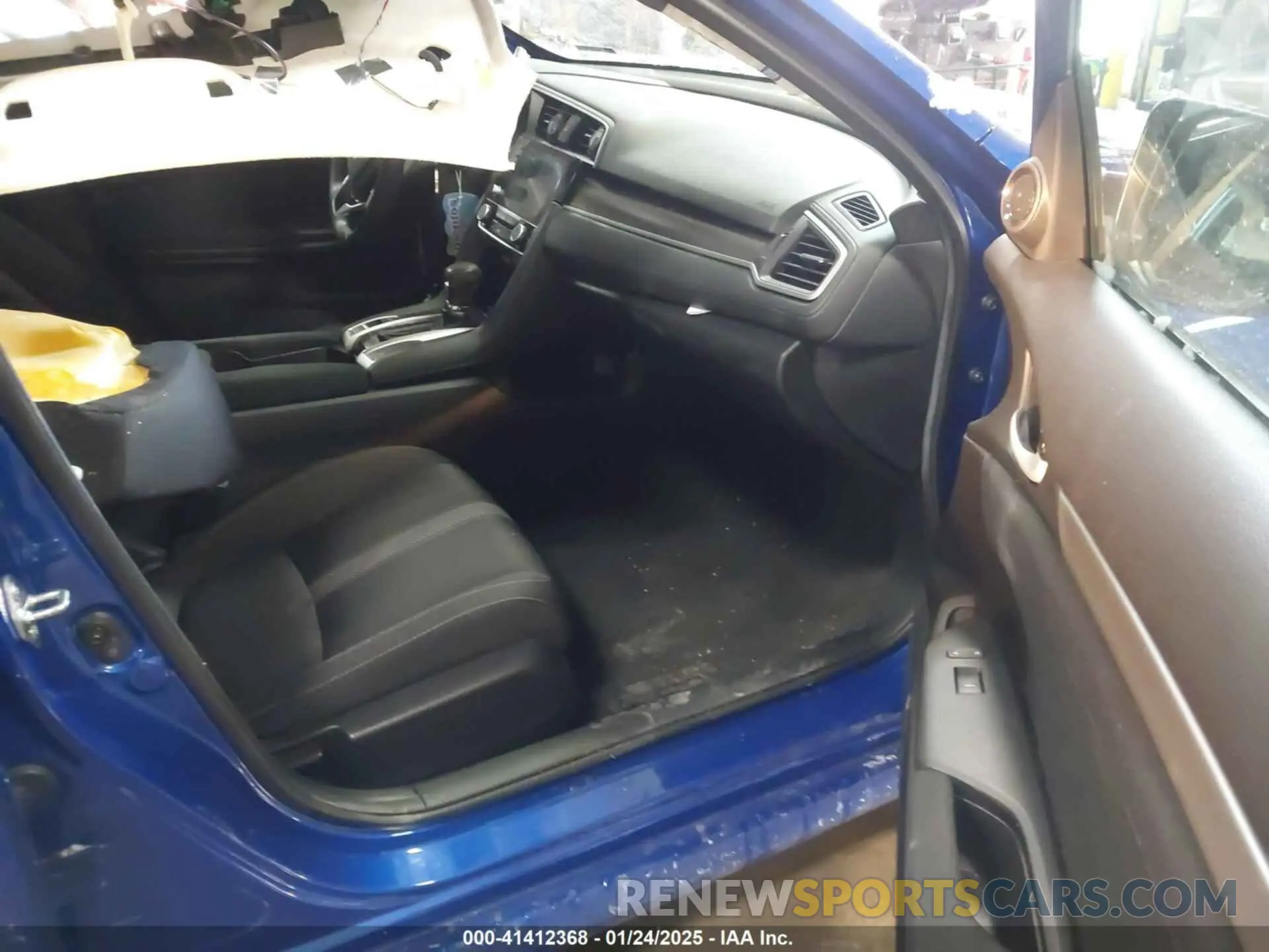 5 Photograph of a damaged car 19XFC1F39LE013558 HONDA CIVIC 2020