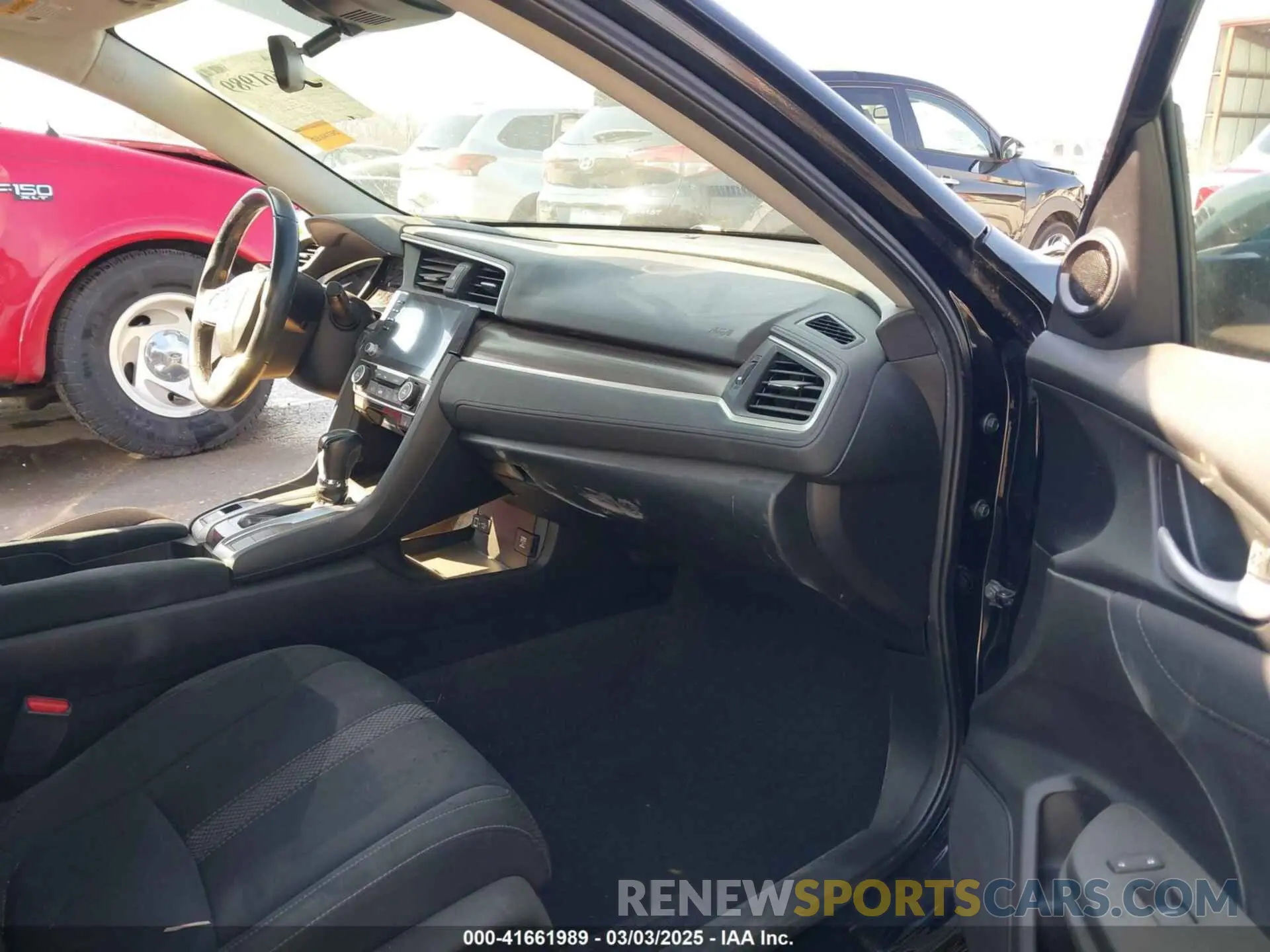 5 Photograph of a damaged car 19XFC1F39LE025161 HONDA CIVIC 2020