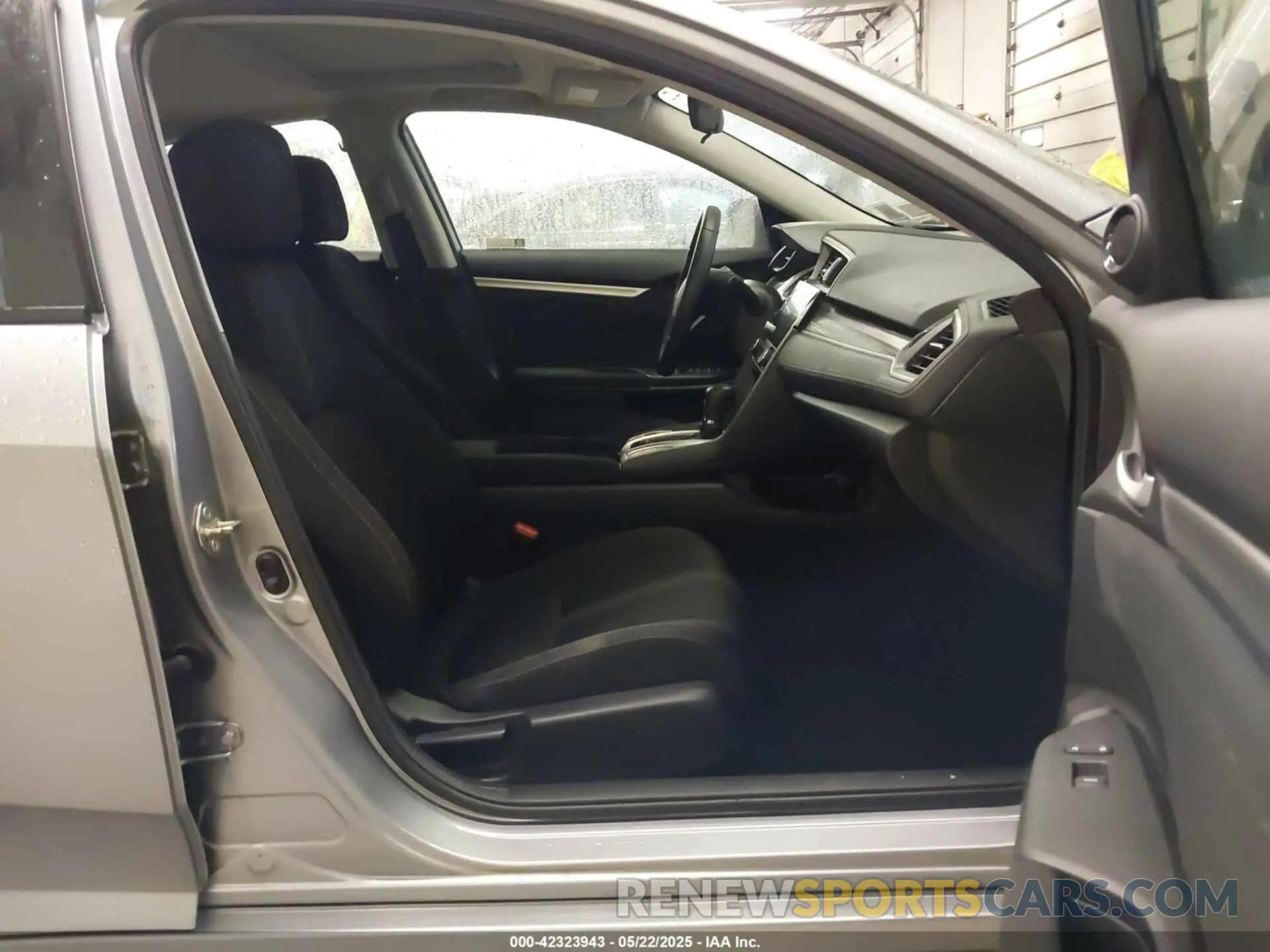 5 Photograph of a damaged car 19XFC1F39LE203988 HONDA CIVIC 2020