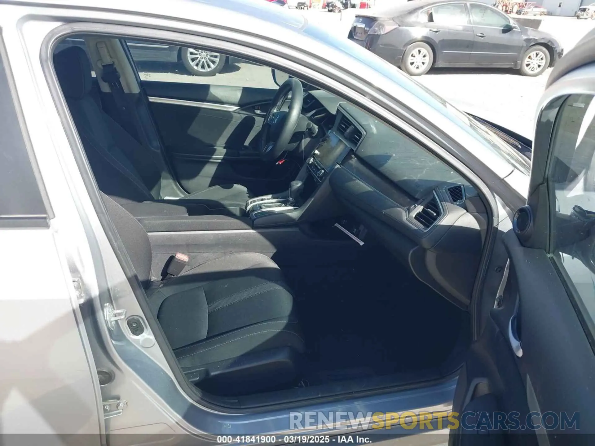 5 Photograph of a damaged car 19XFC1F3XLE014041 HONDA CIVIC 2020