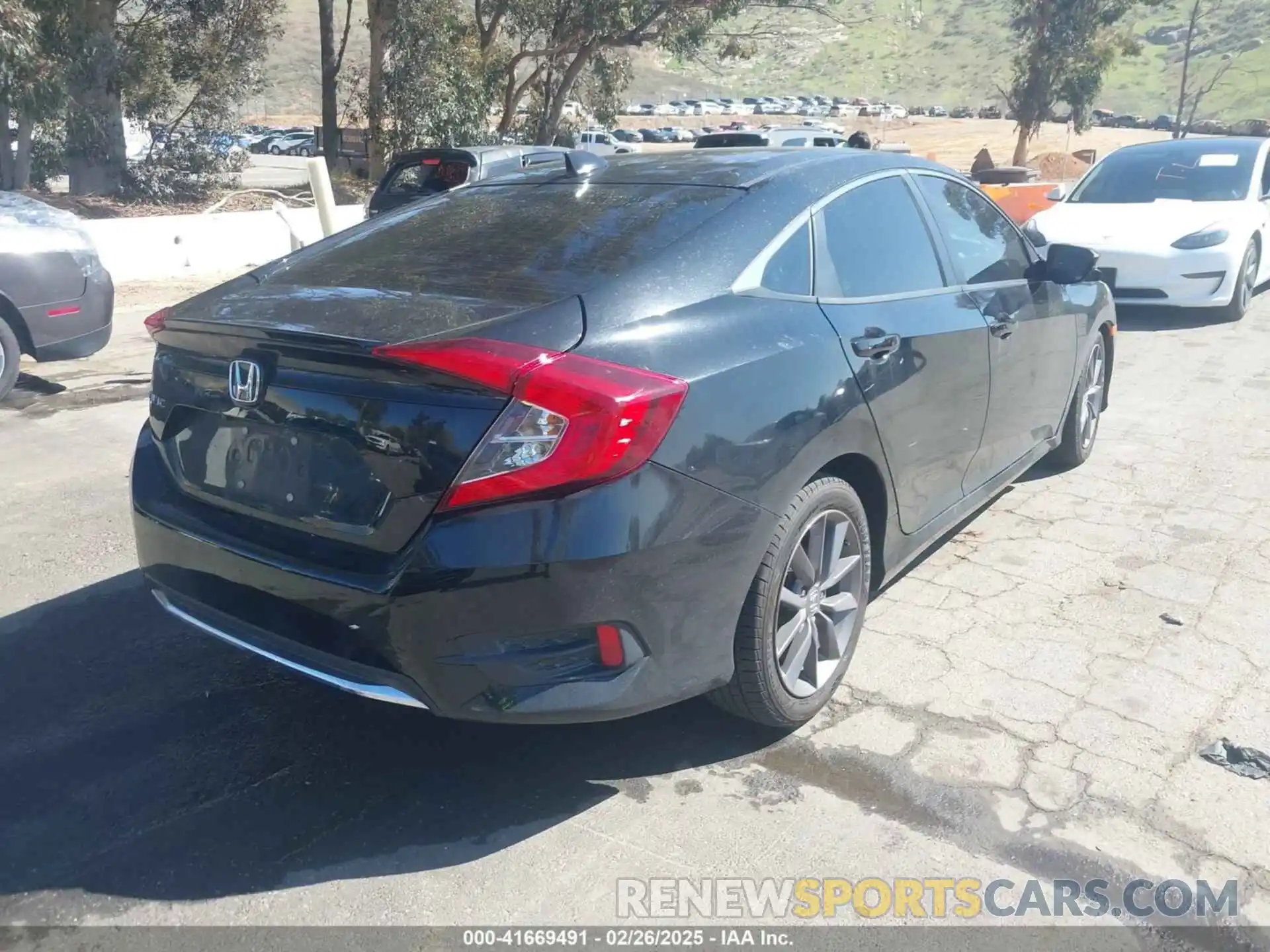 4 Photograph of a damaged car 19XFC1F3XLE200355 HONDA CIVIC 2020