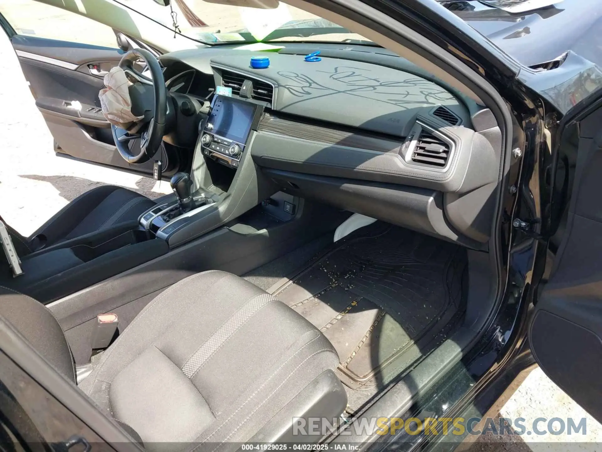 5 Photograph of a damaged car 19XFC1F3XLE203420 HONDA CIVIC 2020