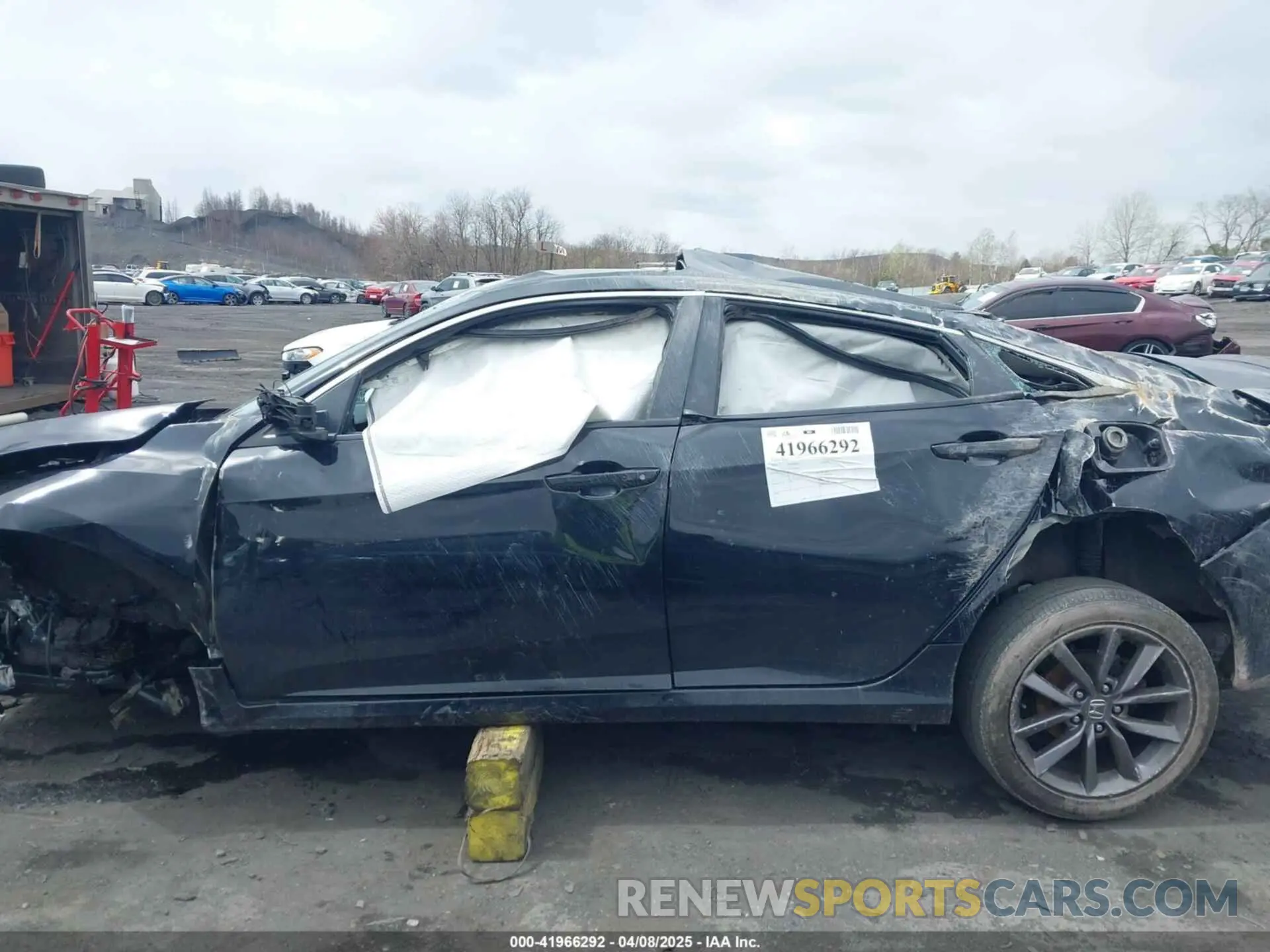 13 Photograph of a damaged car 19XFC1F3XLE209492 HONDA CIVIC 2020