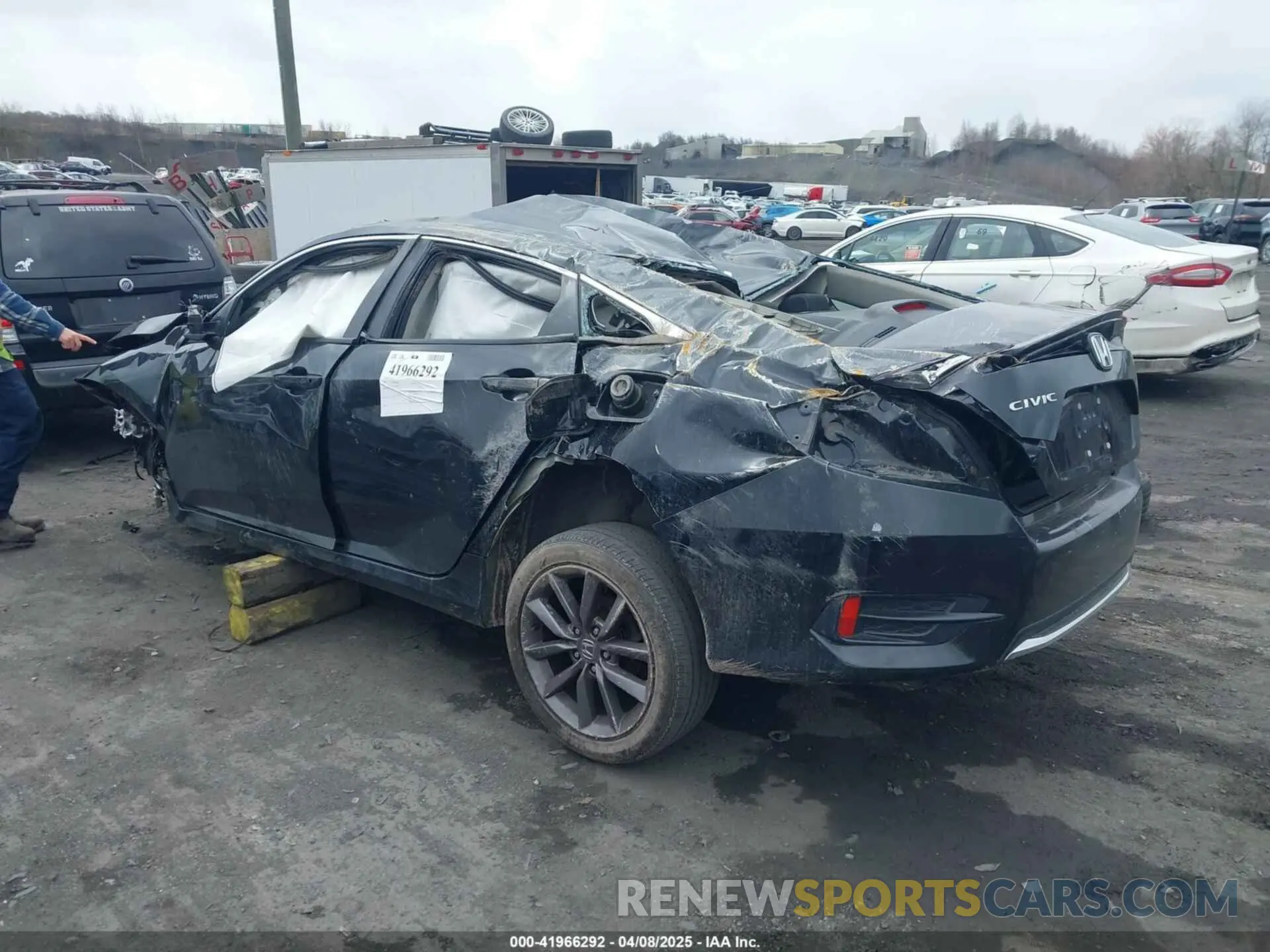 3 Photograph of a damaged car 19XFC1F3XLE209492 HONDA CIVIC 2020