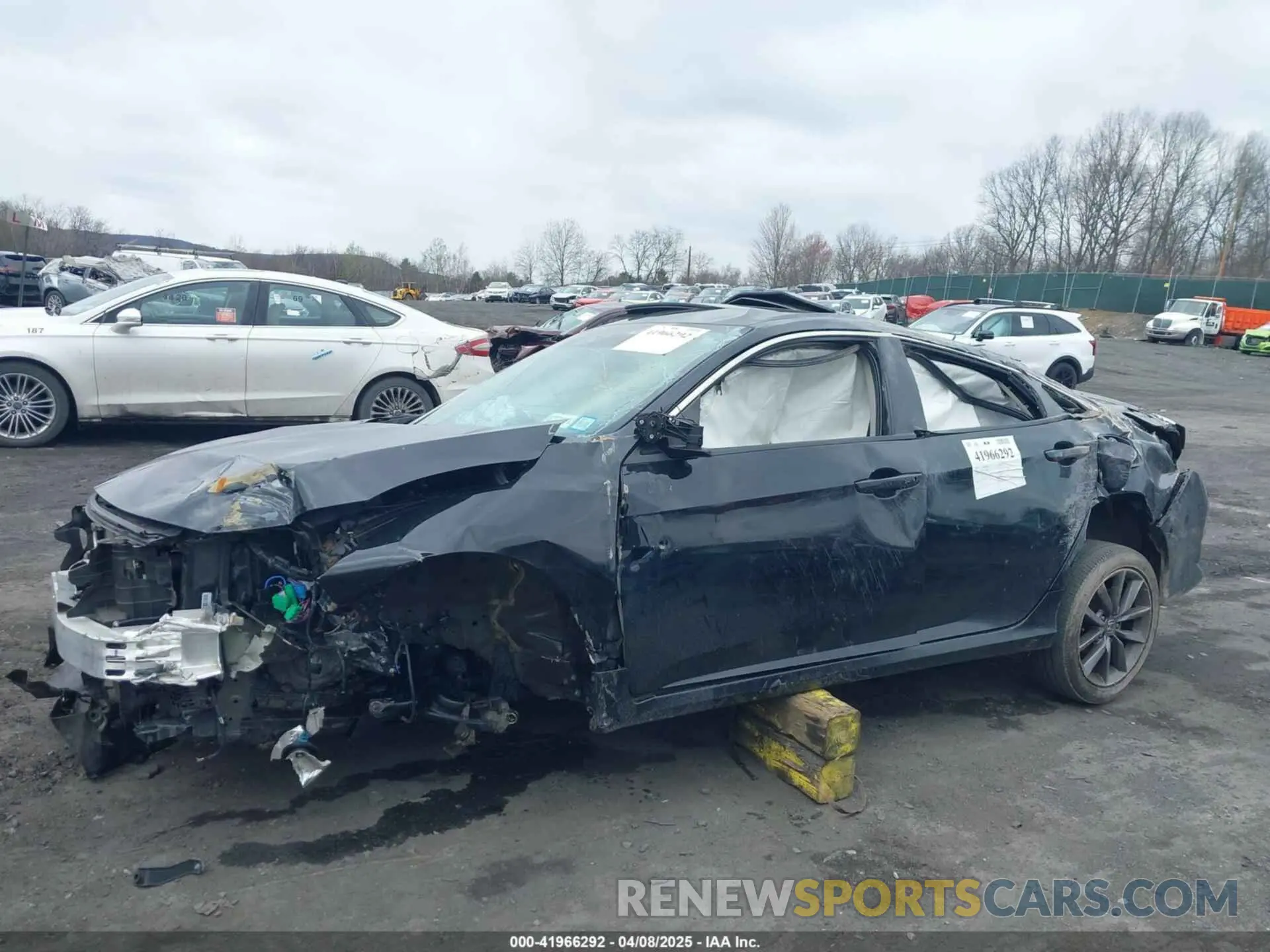 6 Photograph of a damaged car 19XFC1F3XLE209492 HONDA CIVIC 2020