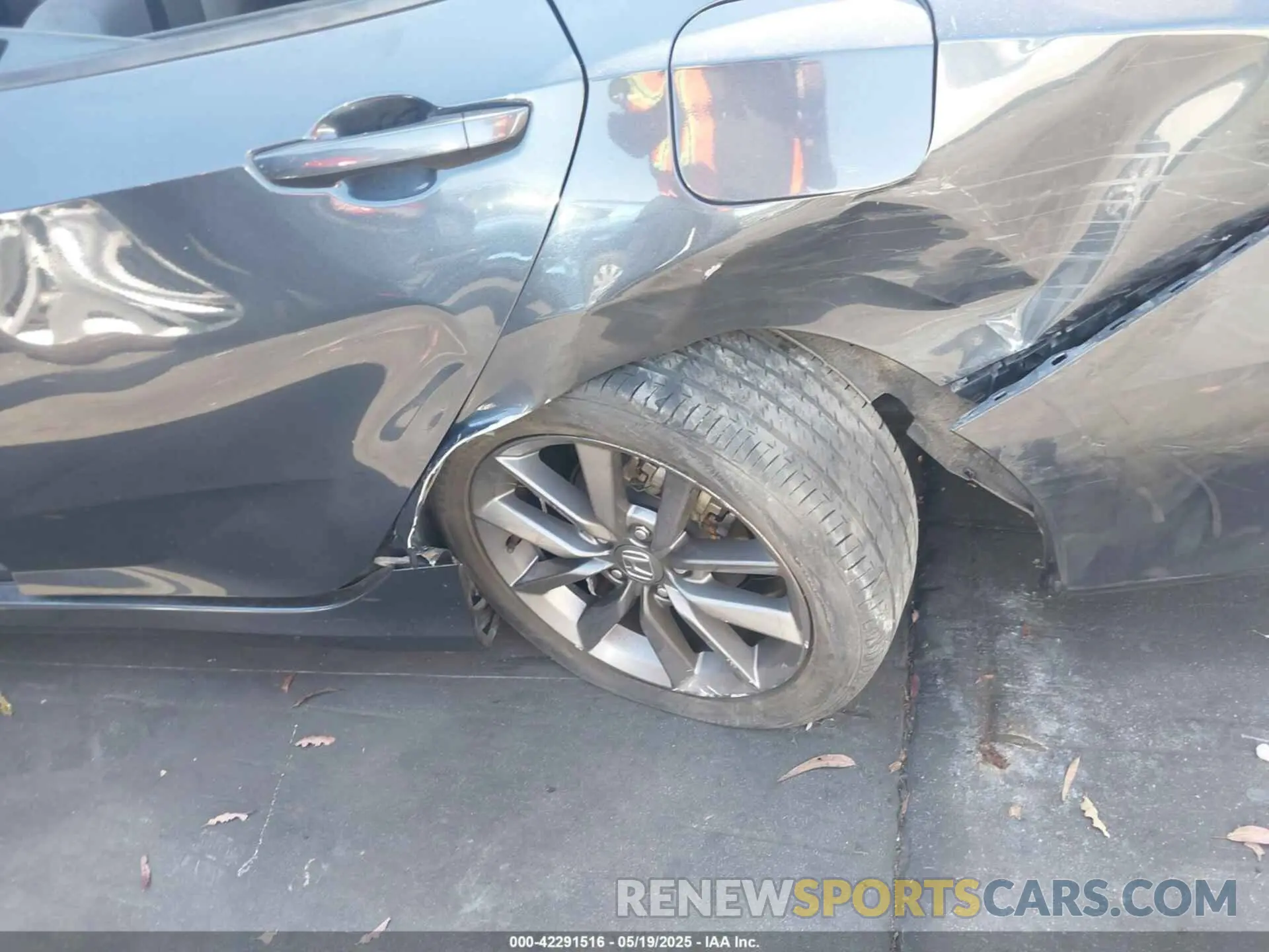 17 Photograph of a damaged car 19XFC1F3XLE212103 HONDA CIVIC 2020