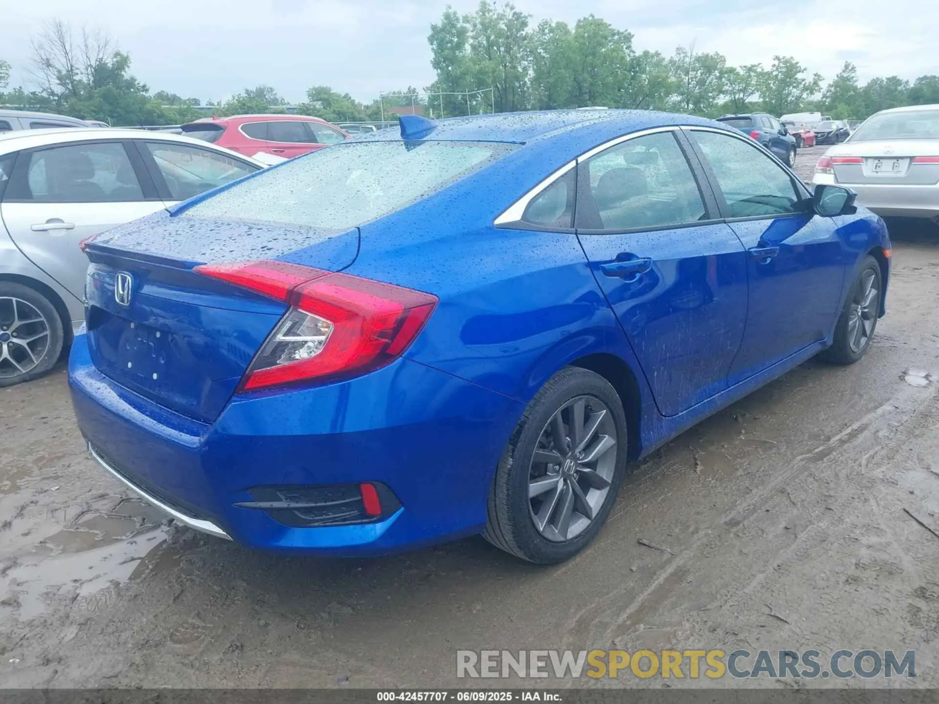 4 Photograph of a damaged car 19XFC1F70LE007974 HONDA CIVIC 2020