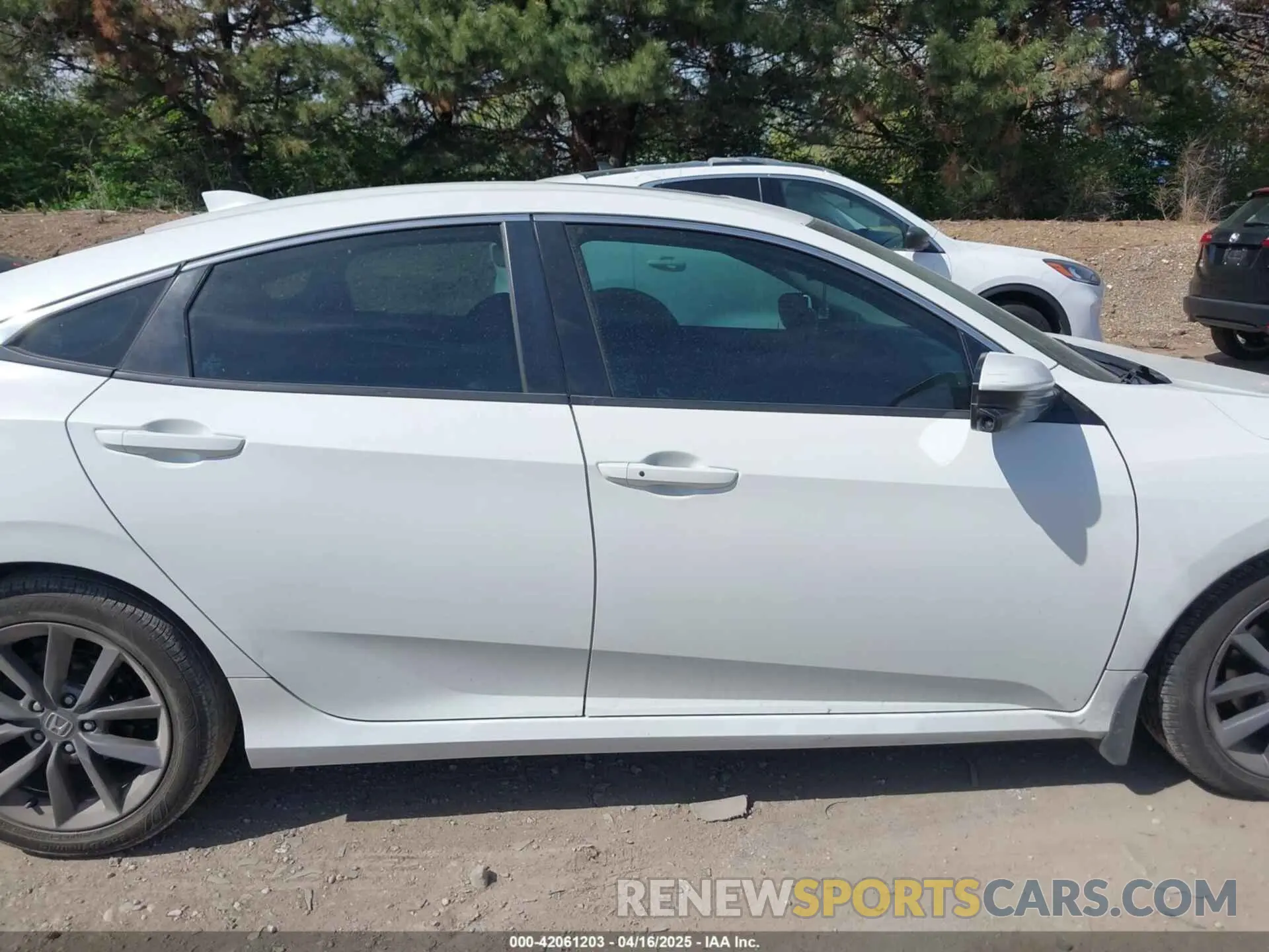 13 Photograph of a damaged car 19XFC1F73LE001358 HONDA CIVIC 2020