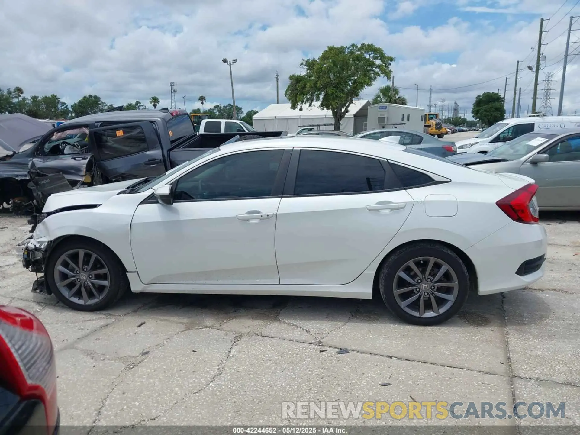 14 Photograph of a damaged car 19XFC1F73LE006852 HONDA CIVIC 2020