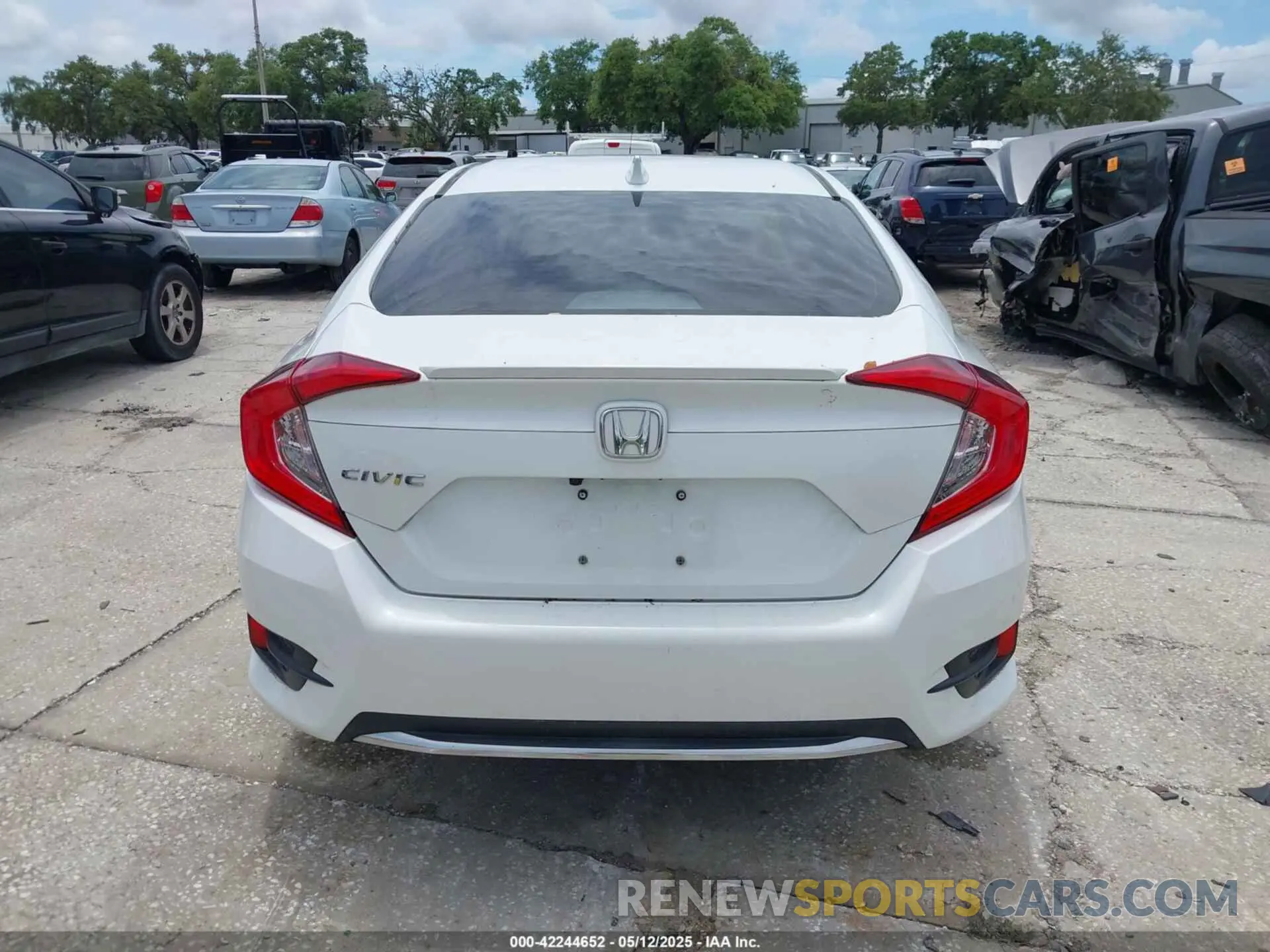 16 Photograph of a damaged car 19XFC1F73LE006852 HONDA CIVIC 2020