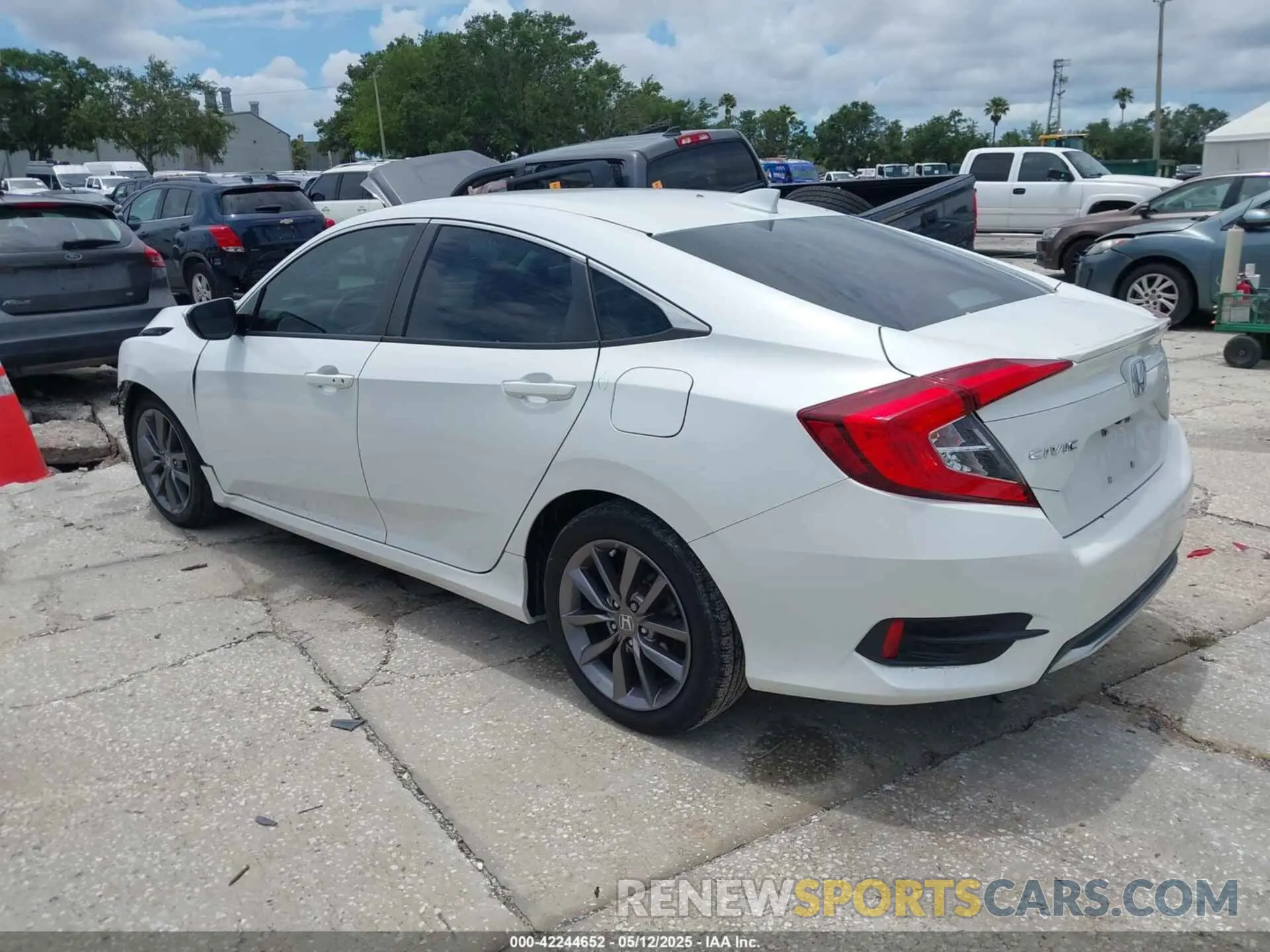 3 Photograph of a damaged car 19XFC1F73LE006852 HONDA CIVIC 2020