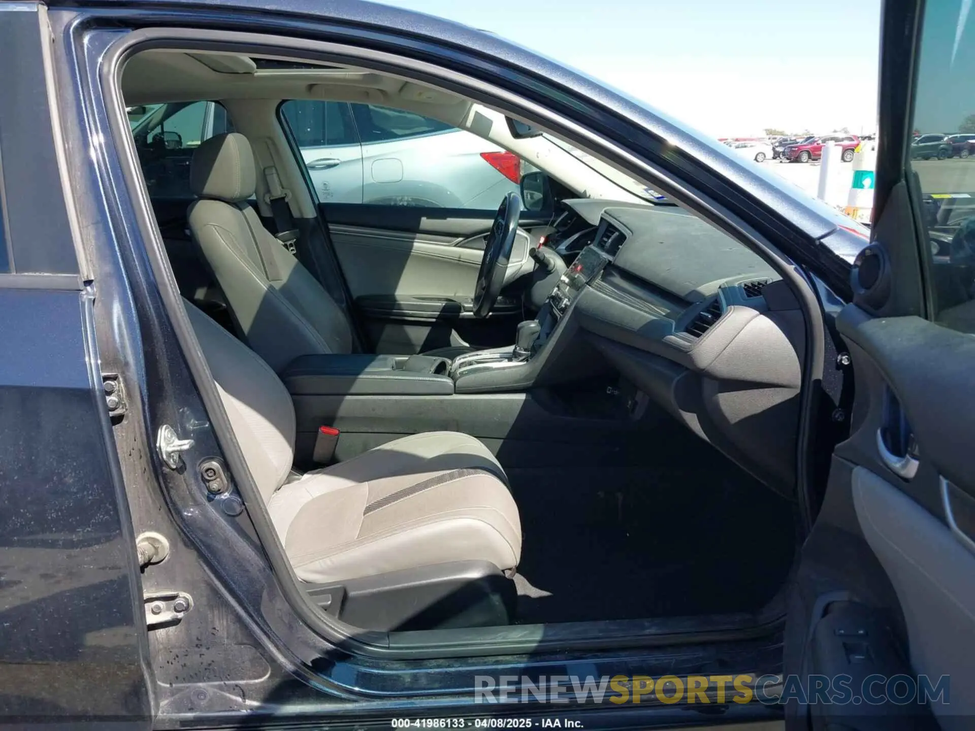 5 Photograph of a damaged car 19XFC1F73LE023876 HONDA CIVIC 2020