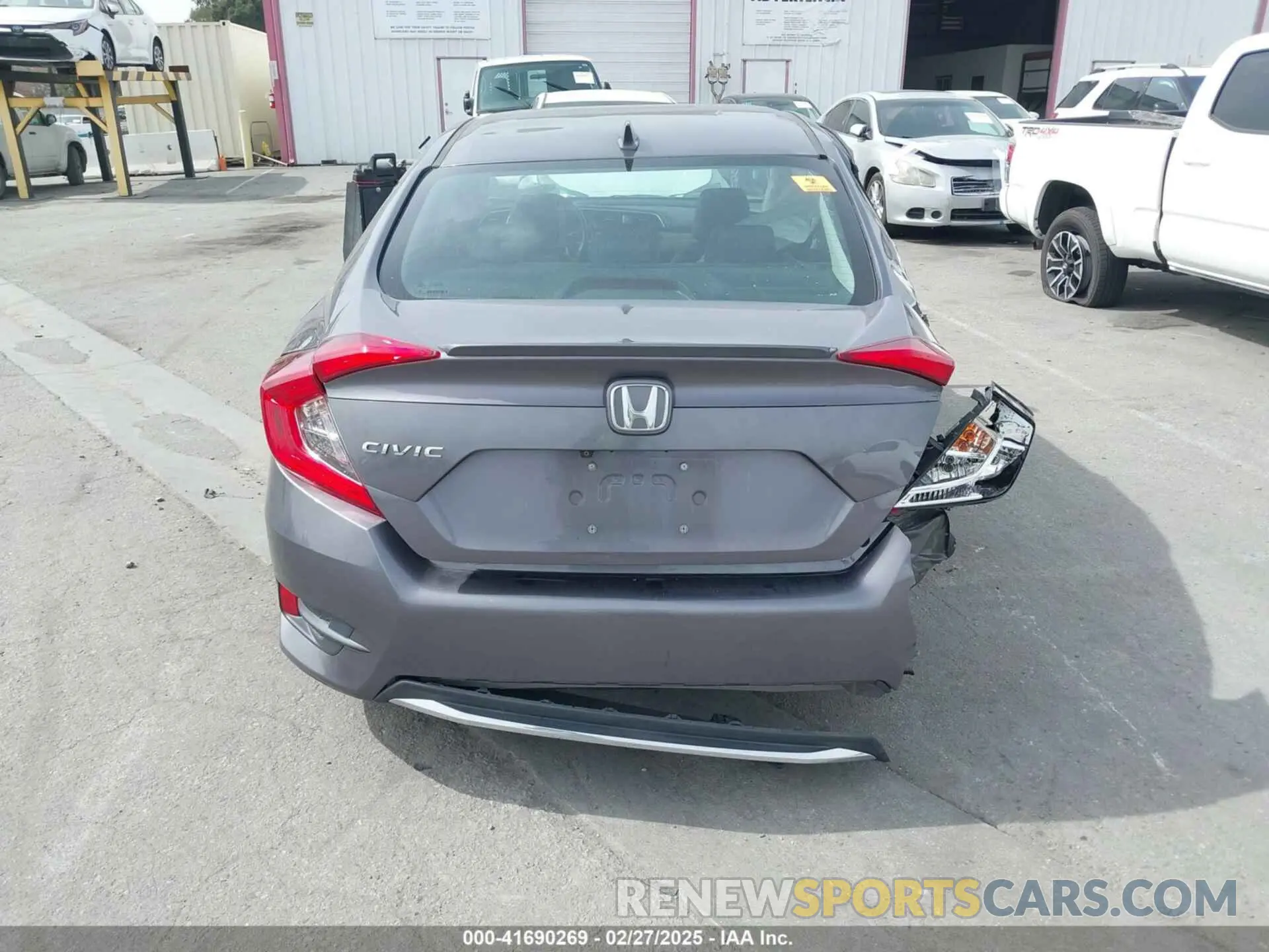 17 Photograph of a damaged car 19XFC1F74LE204193 HONDA CIVIC 2020