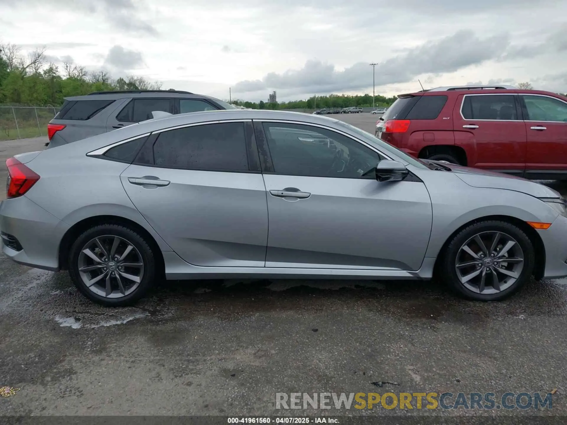 13 Photograph of a damaged car 19XFC1F78LE001386 HONDA CIVIC 2020