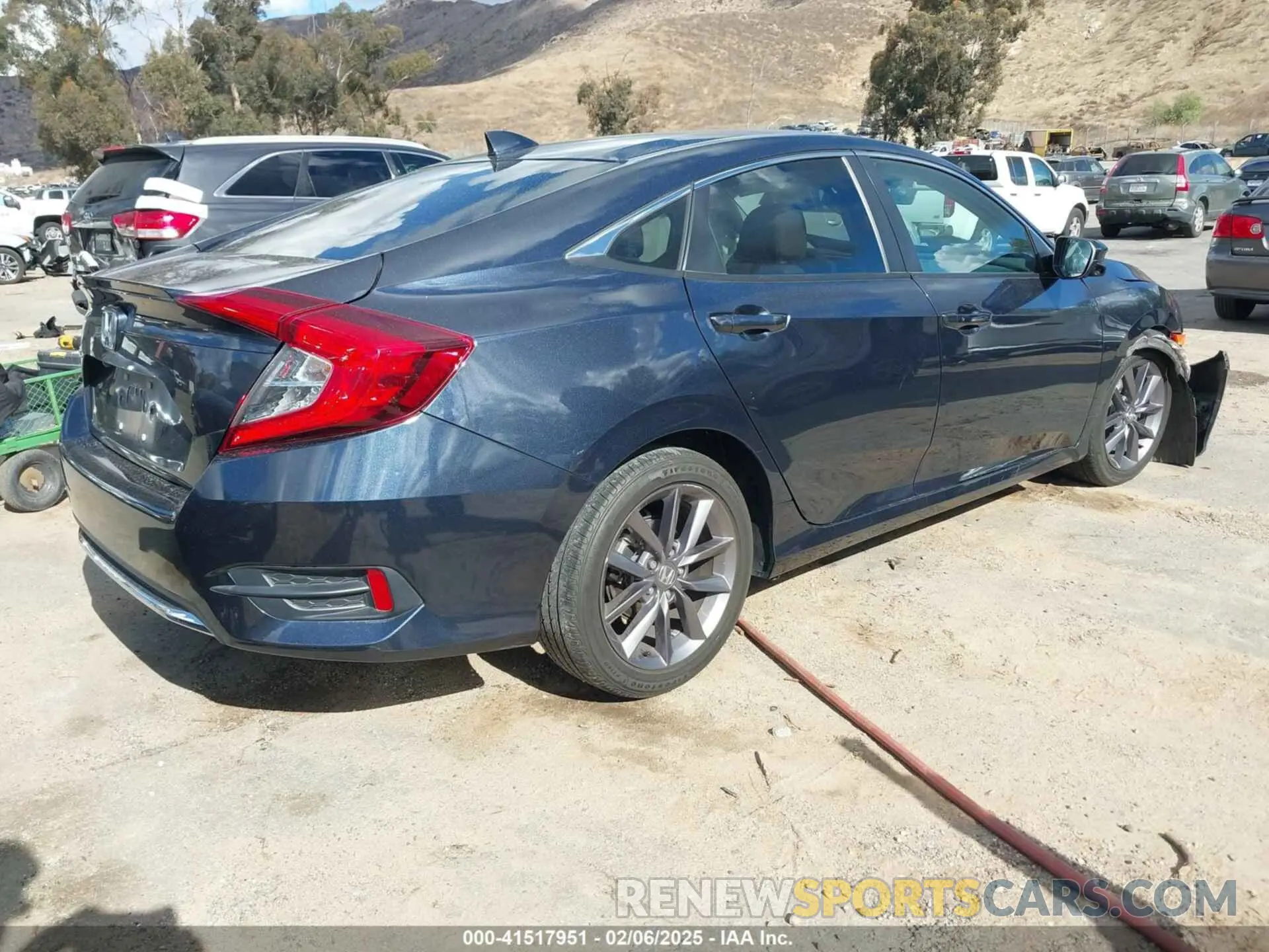 4 Photograph of a damaged car 19XFC1F78LE019550 HONDA CIVIC 2020