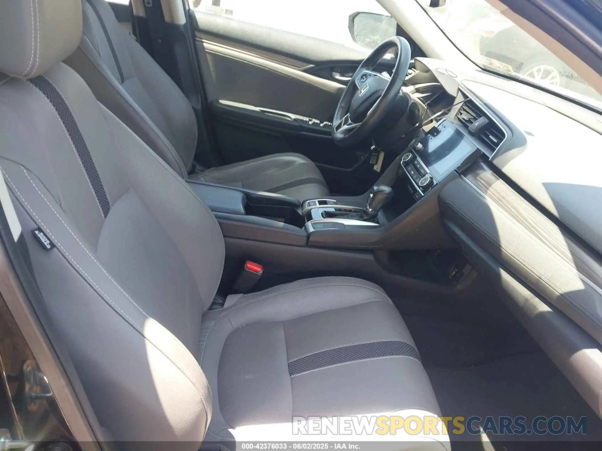 5 Photograph of a damaged car 19XFC1F7XLE209558 HONDA CIVIC 2020