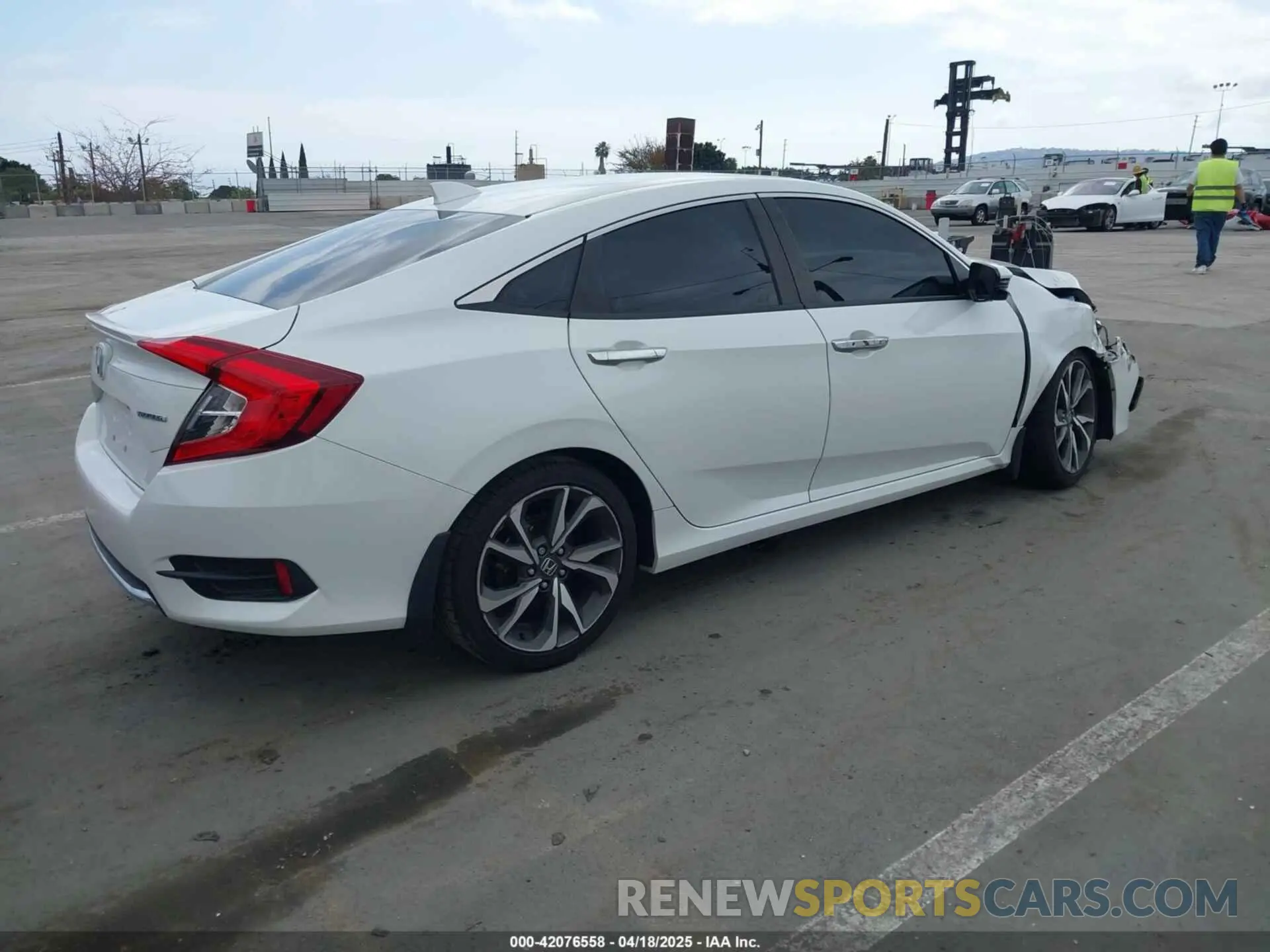 4 Photograph of a damaged car 19XFC1F91LE213631 HONDA CIVIC 2020