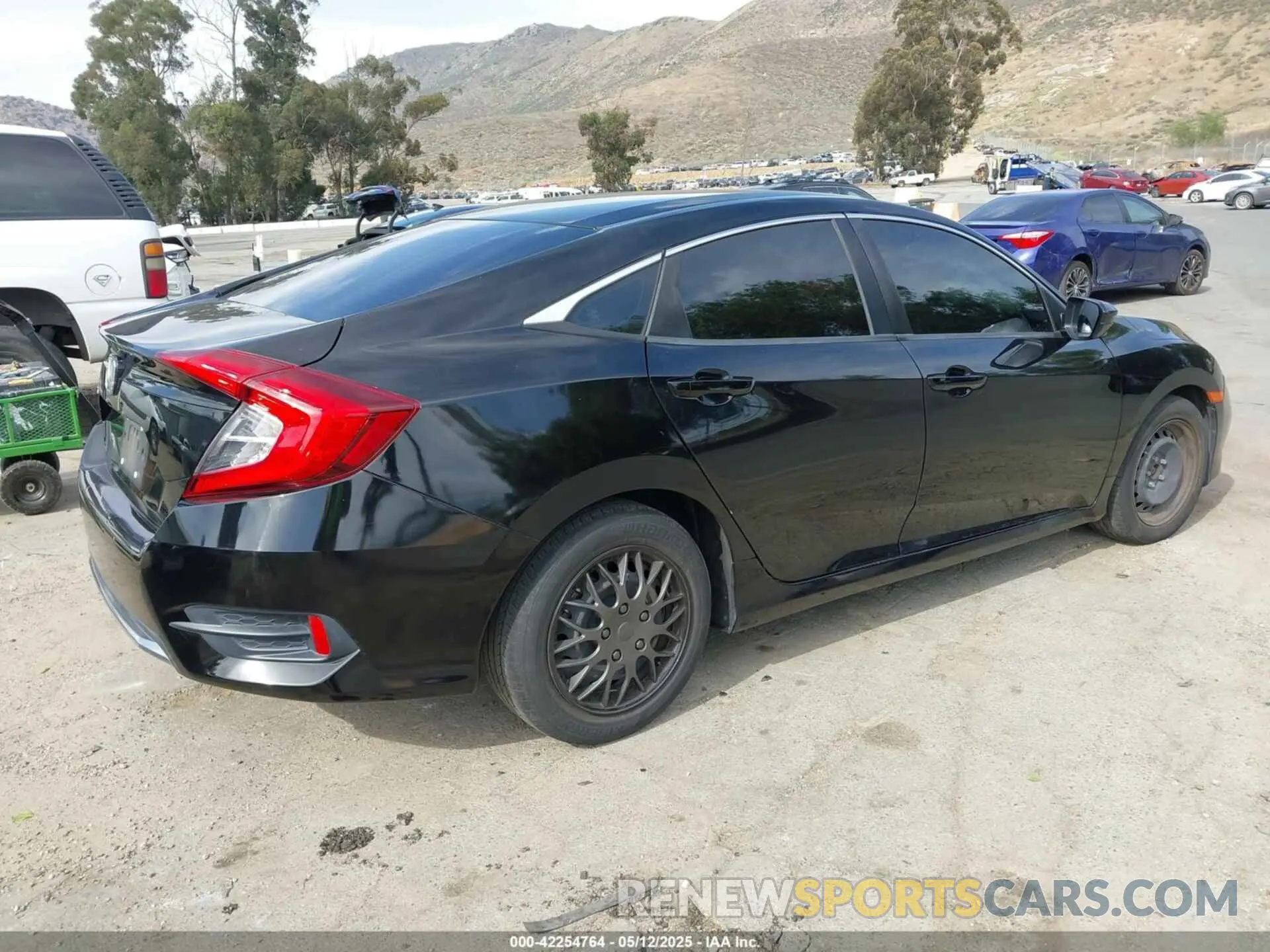 4 Photograph of a damaged car 19XFC2F60LE205788 HONDA CIVIC 2020