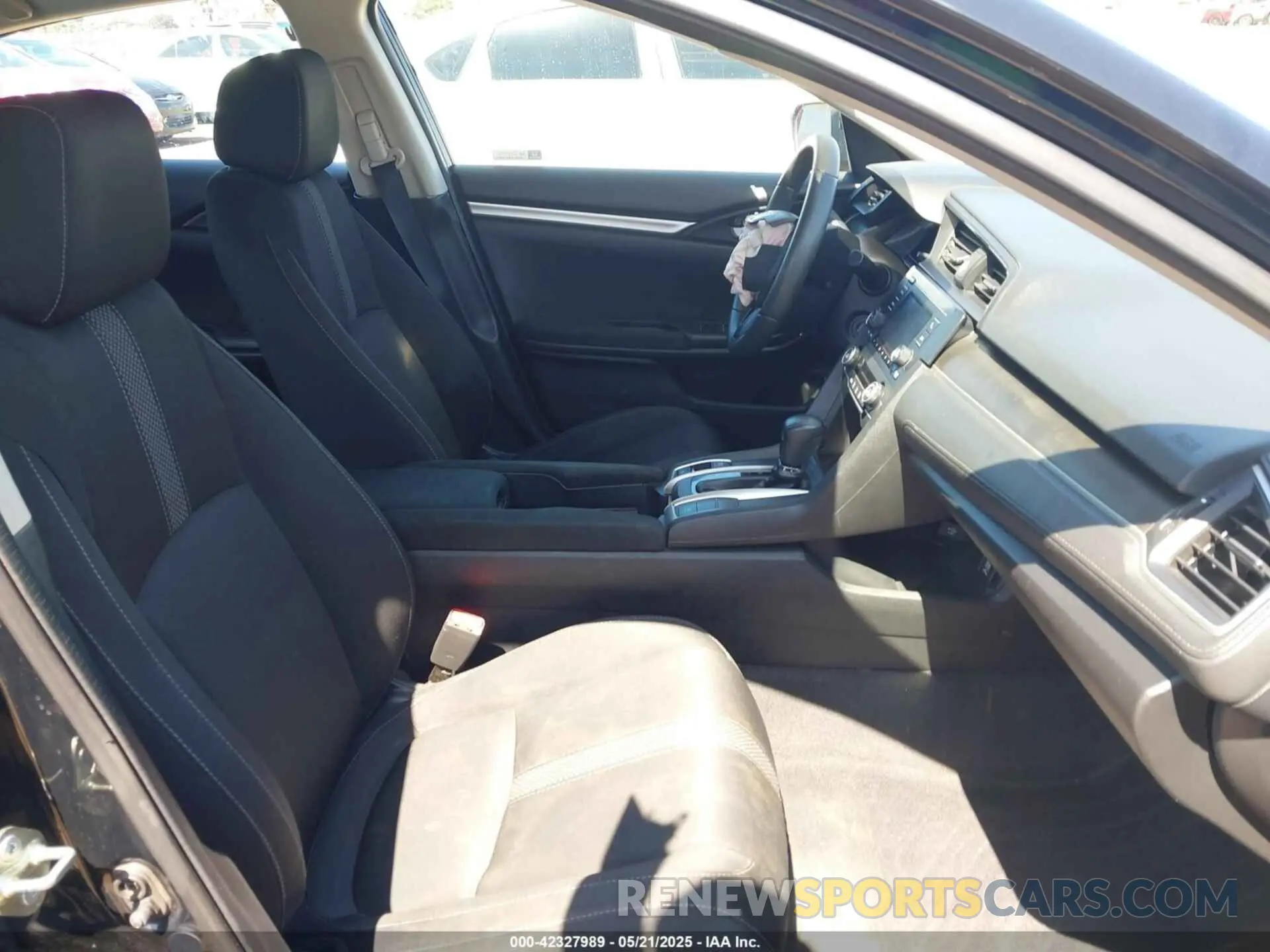 5 Photograph of a damaged car 19XFC2F60LE206388 HONDA CIVIC 2020