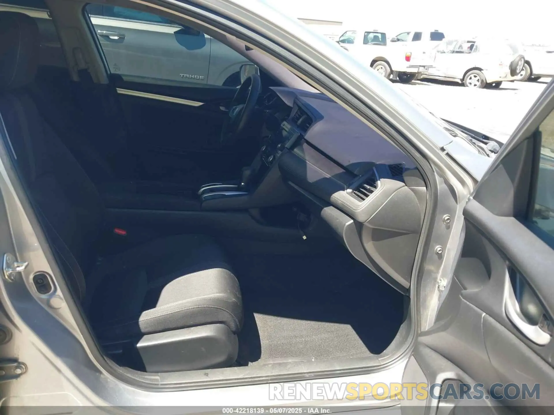 5 Photograph of a damaged car 19XFC2F61LE216878 HONDA CIVIC 2020