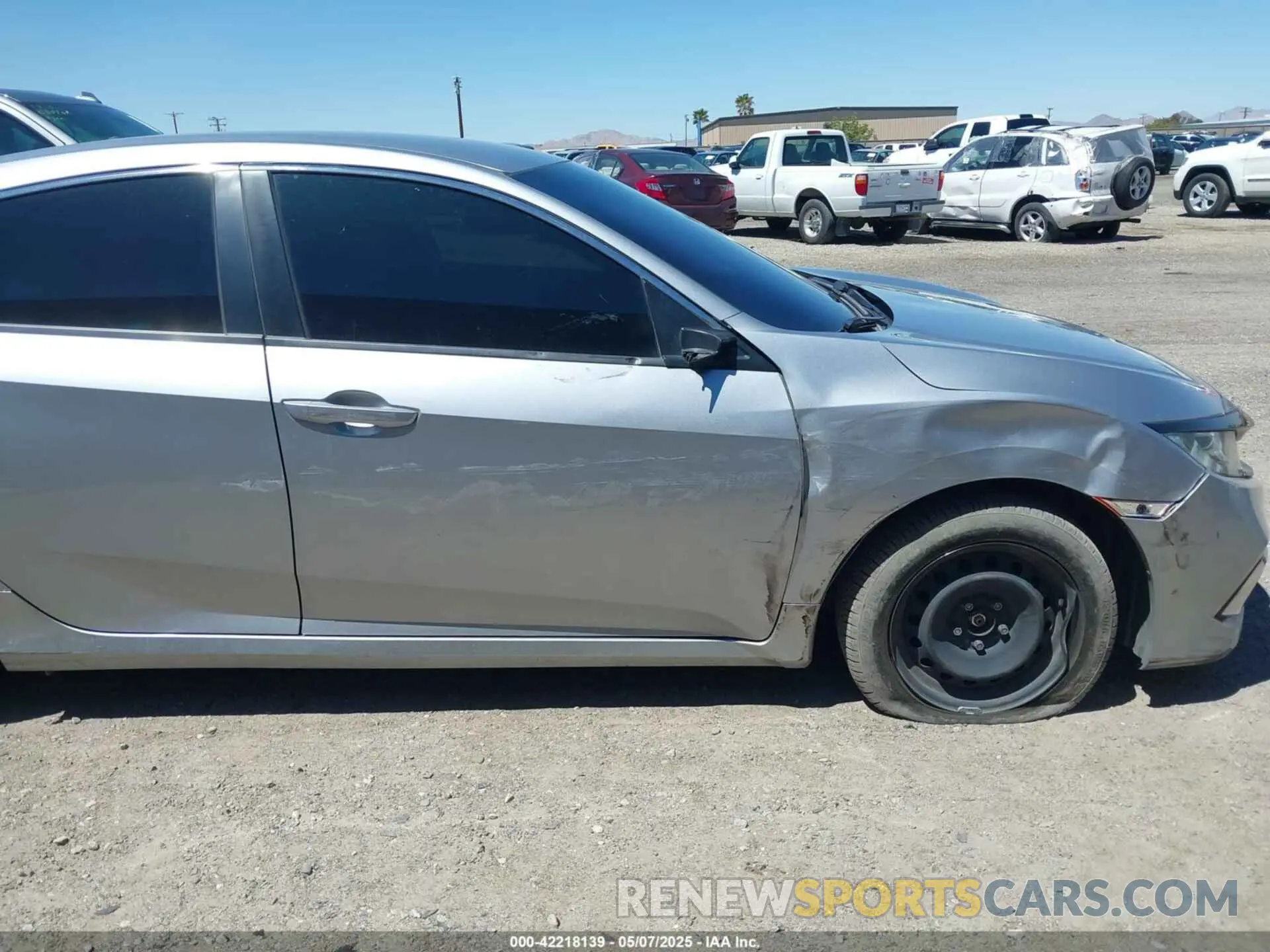 6 Photograph of a damaged car 19XFC2F61LE216878 HONDA CIVIC 2020