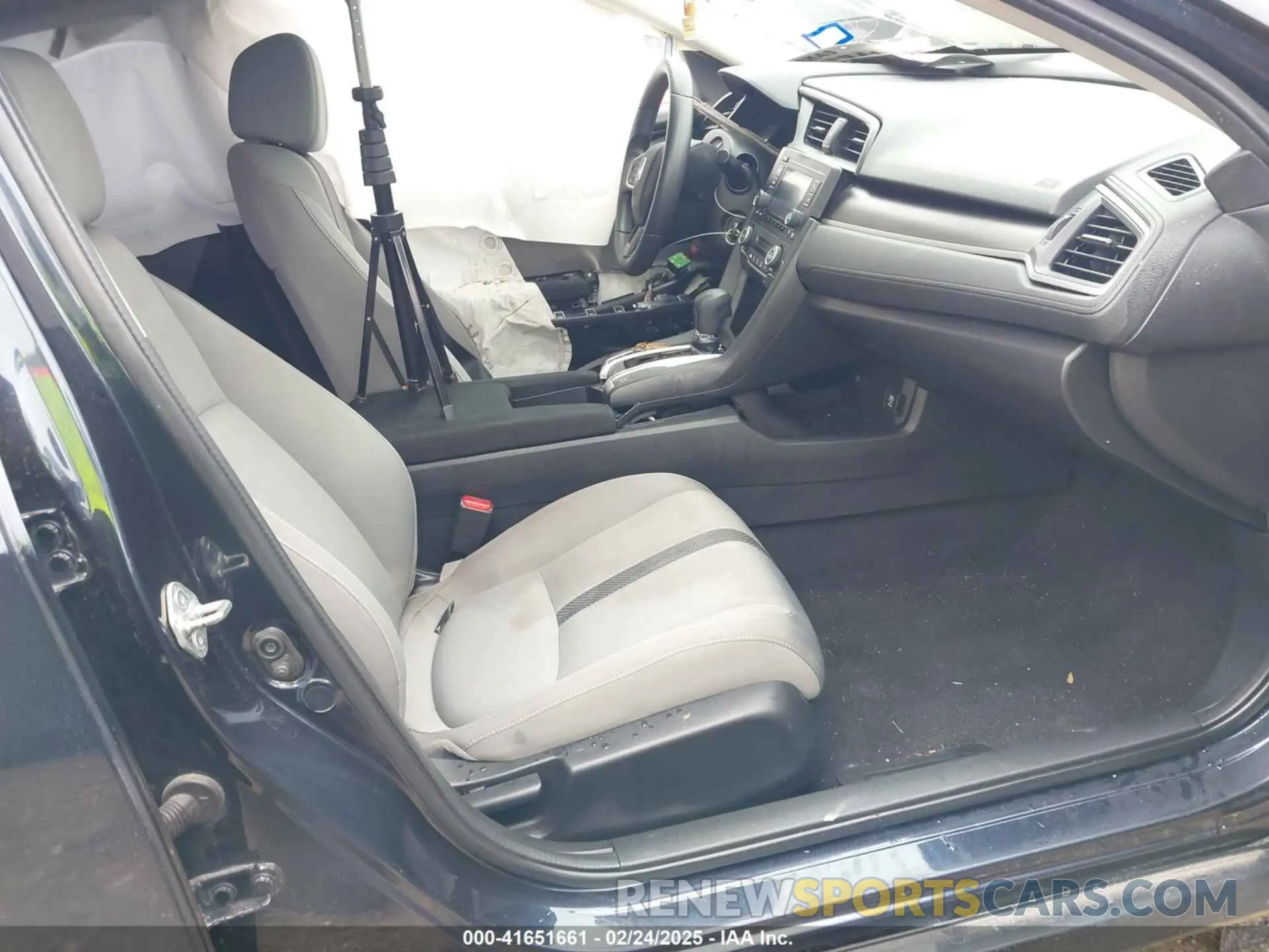 5 Photograph of a damaged car 19XFC2F62LE025535 HONDA CIVIC 2020