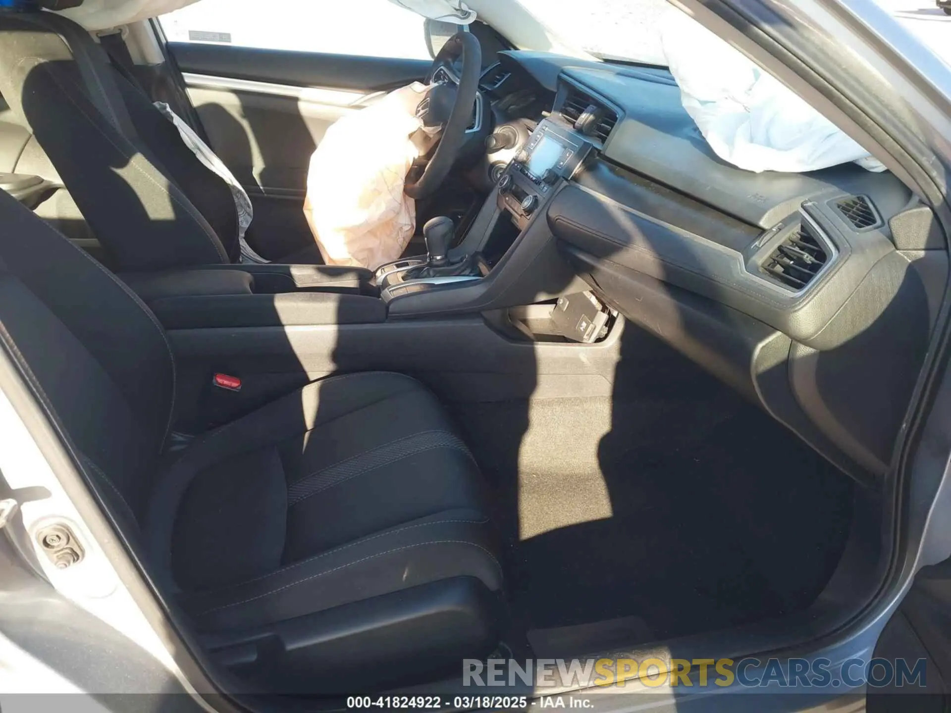 5 Photograph of a damaged car 19XFC2F63LE004953 HONDA CIVIC 2020