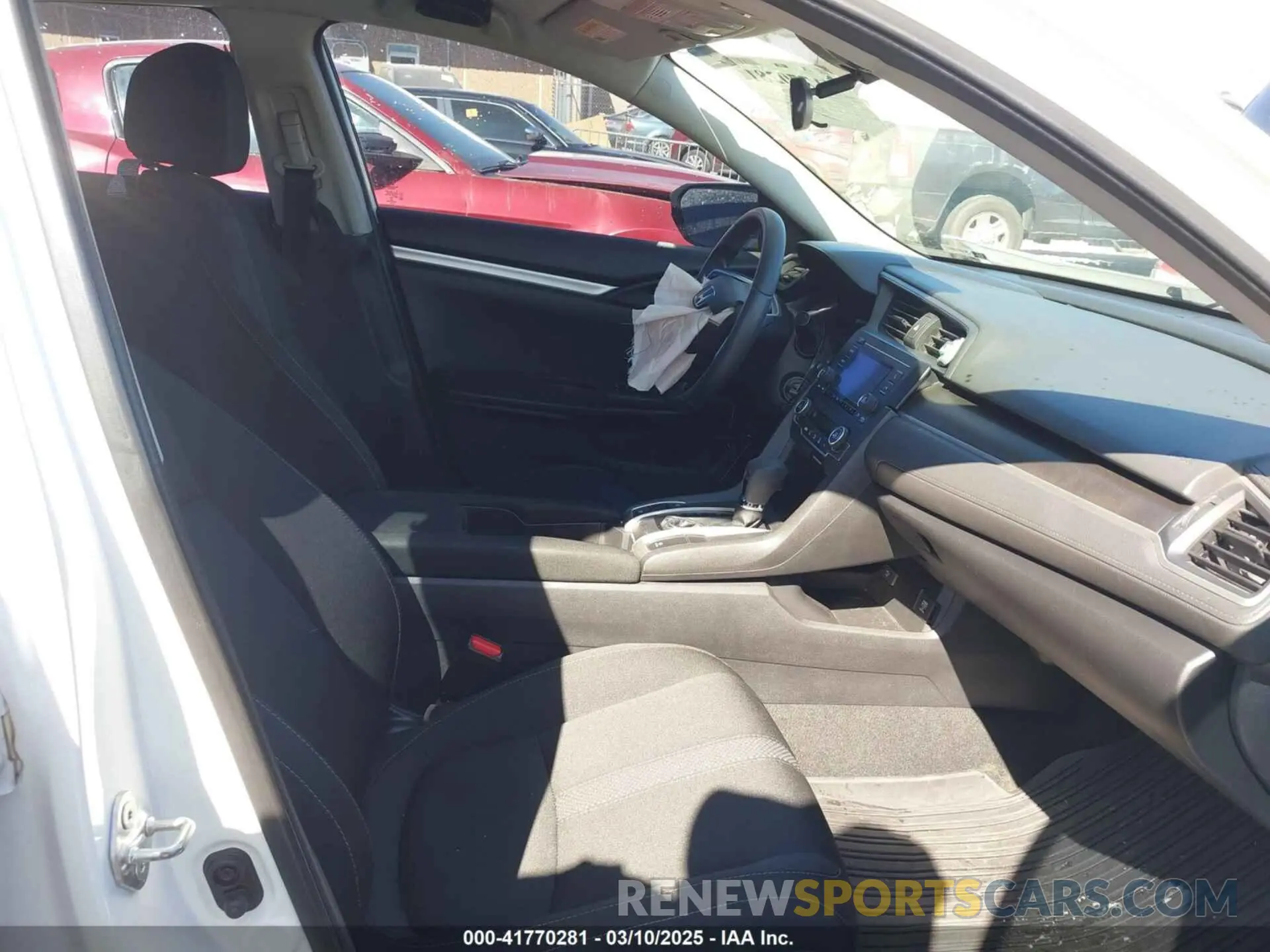 5 Photograph of a damaged car 19XFC2F63LE019596 HONDA CIVIC 2020