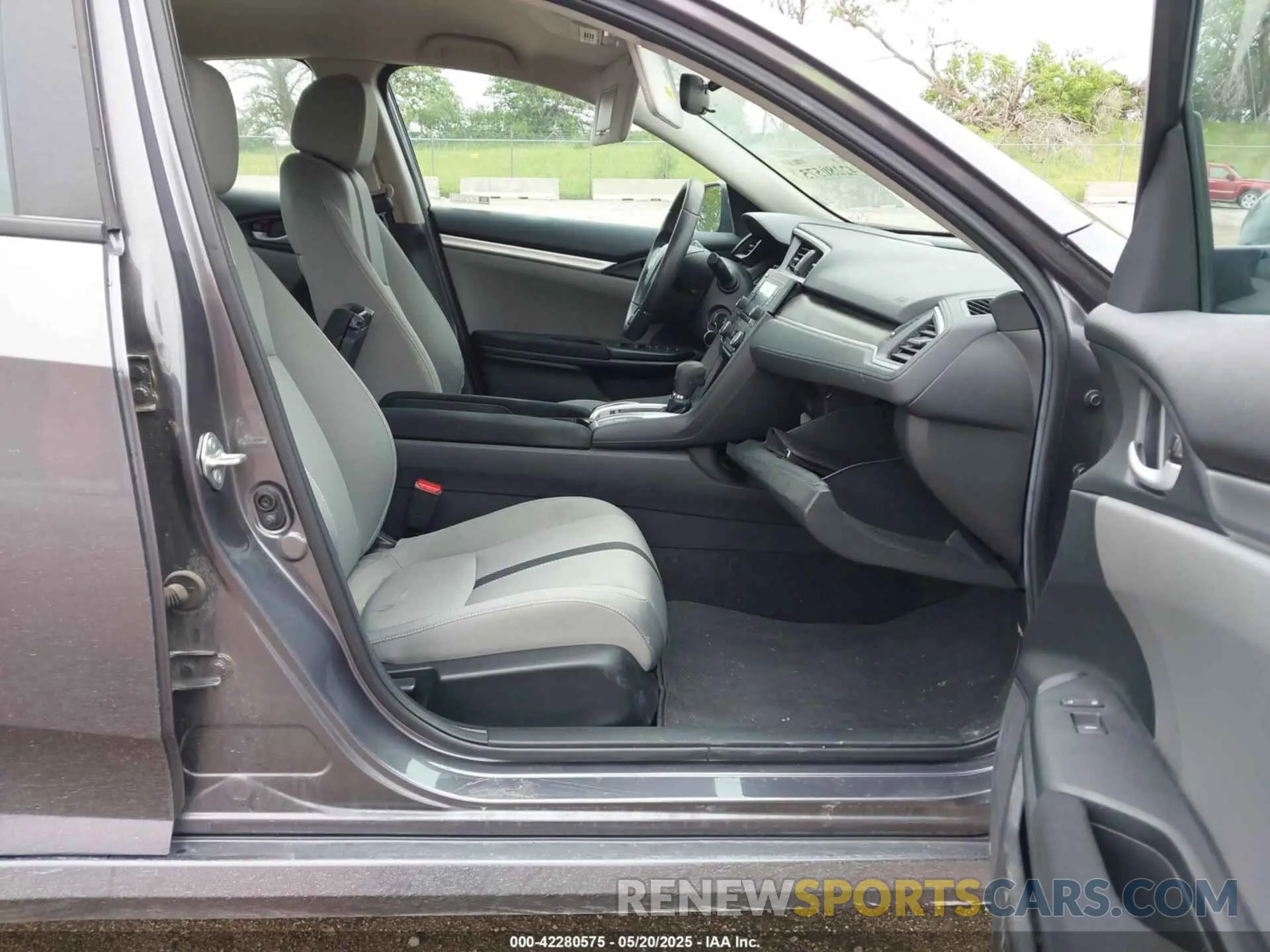 5 Photograph of a damaged car 19XFC2F63LE027259 HONDA CIVIC 2020