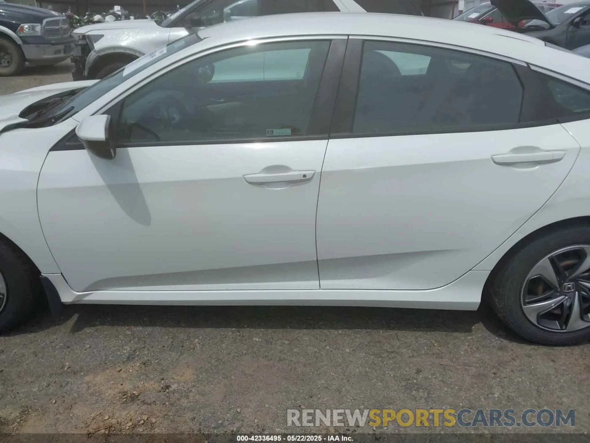 13 Photograph of a damaged car 19XFC2F64LE030445 HONDA CIVIC 2020
