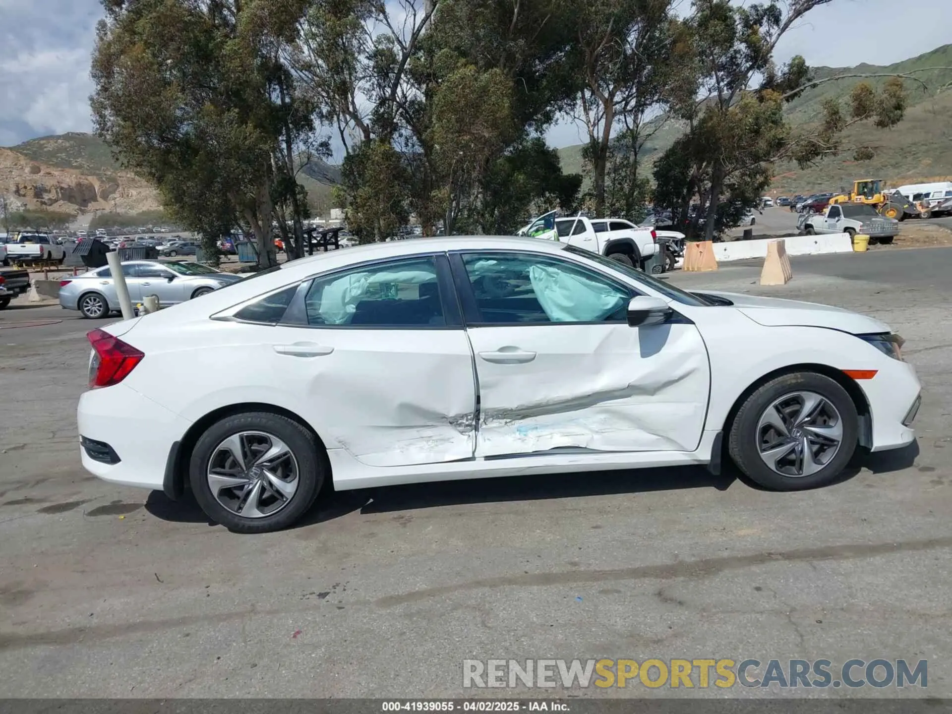 13 Photograph of a damaged car 19XFC2F64LE201551 HONDA CIVIC 2020