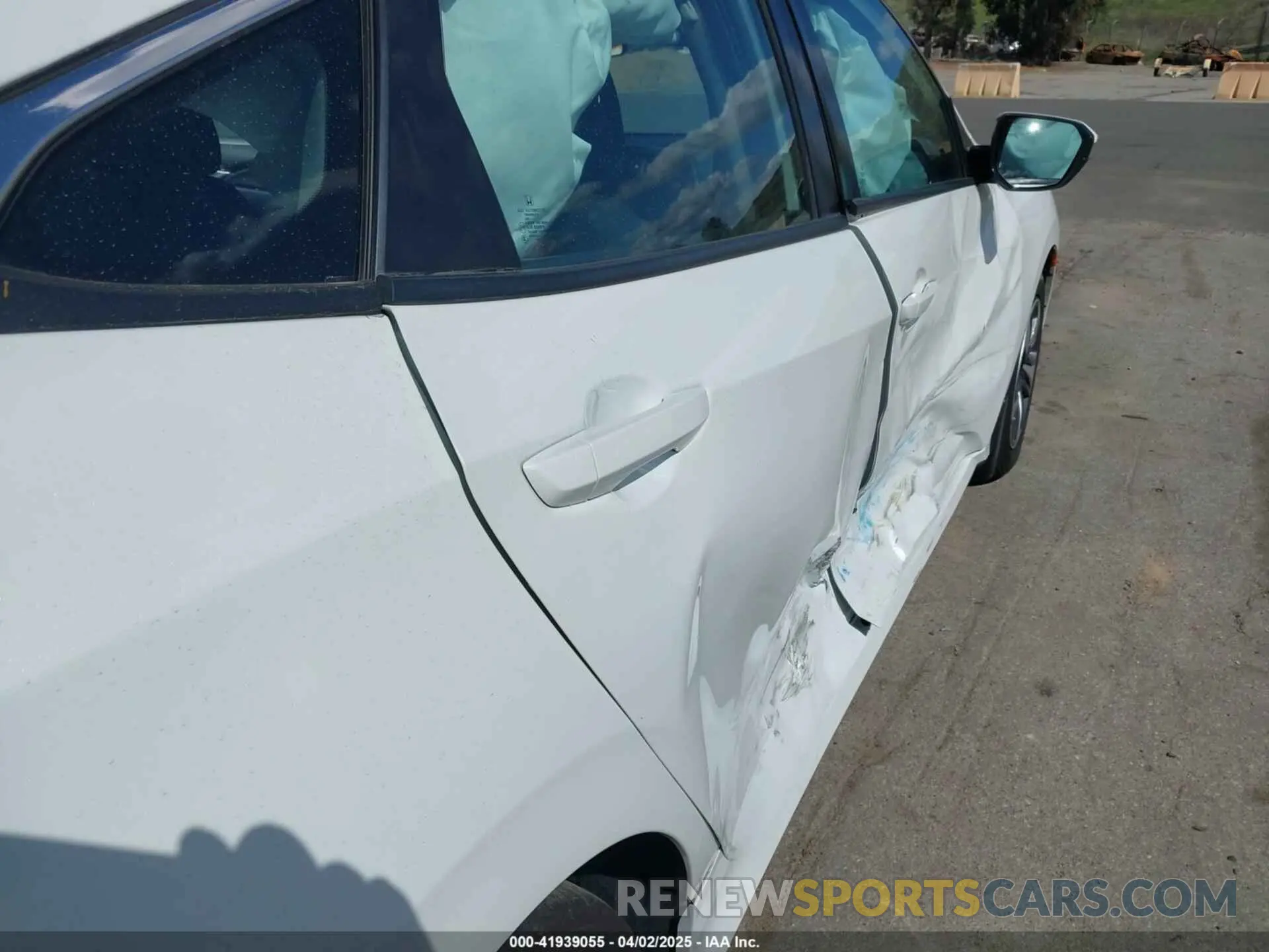 17 Photograph of a damaged car 19XFC2F64LE201551 HONDA CIVIC 2020