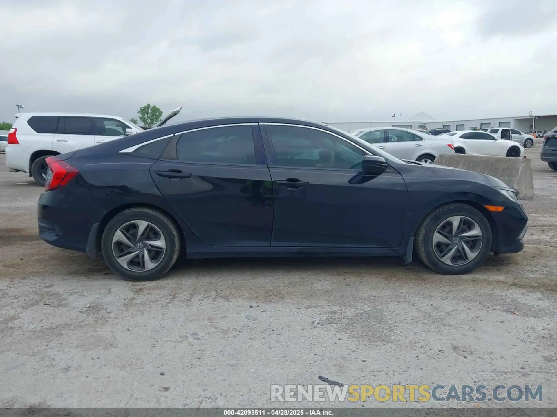 13 Photograph of a damaged car 19XFC2F65LE010270 HONDA CIVIC 2020